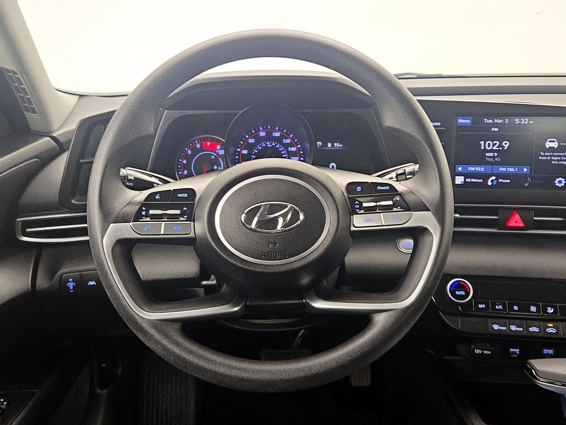 Thumbnail: 2023 Hyundai Elantra - 10