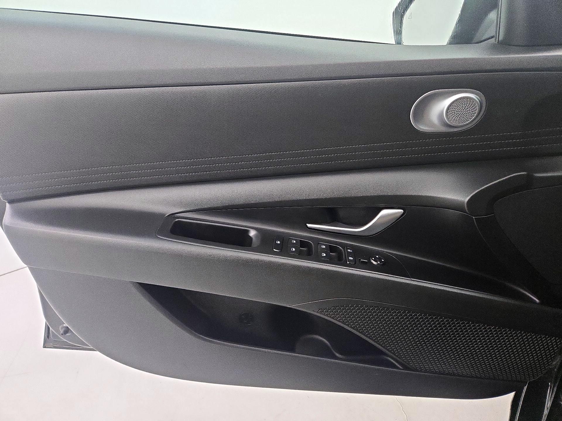 Thumbnail: 2023 Hyundai Elantra - 12