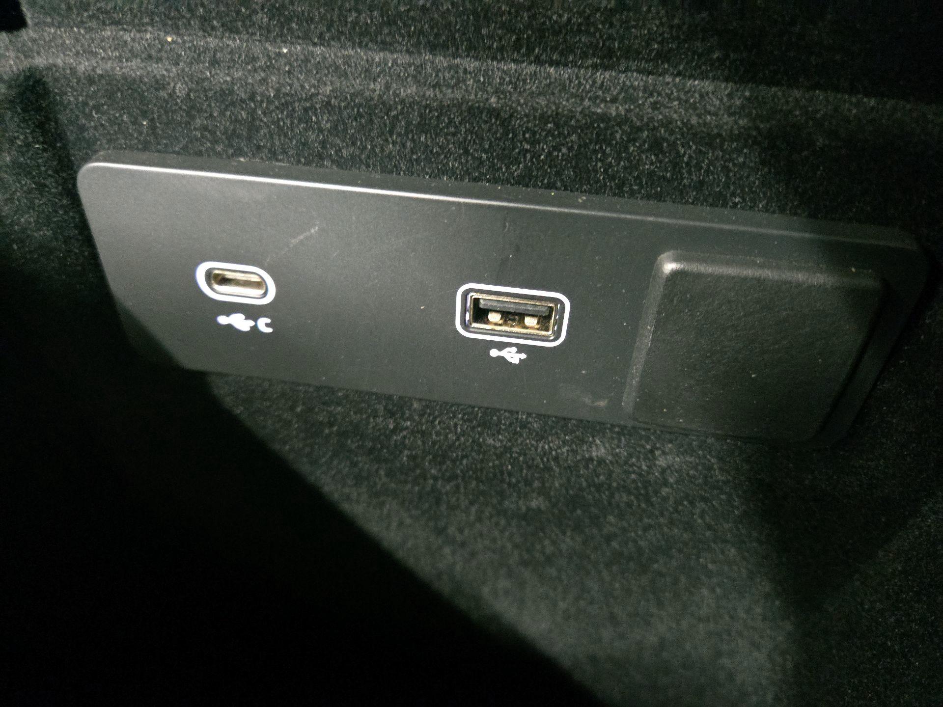 Thumbnail: 2022 Jaguar F-Pace - 18