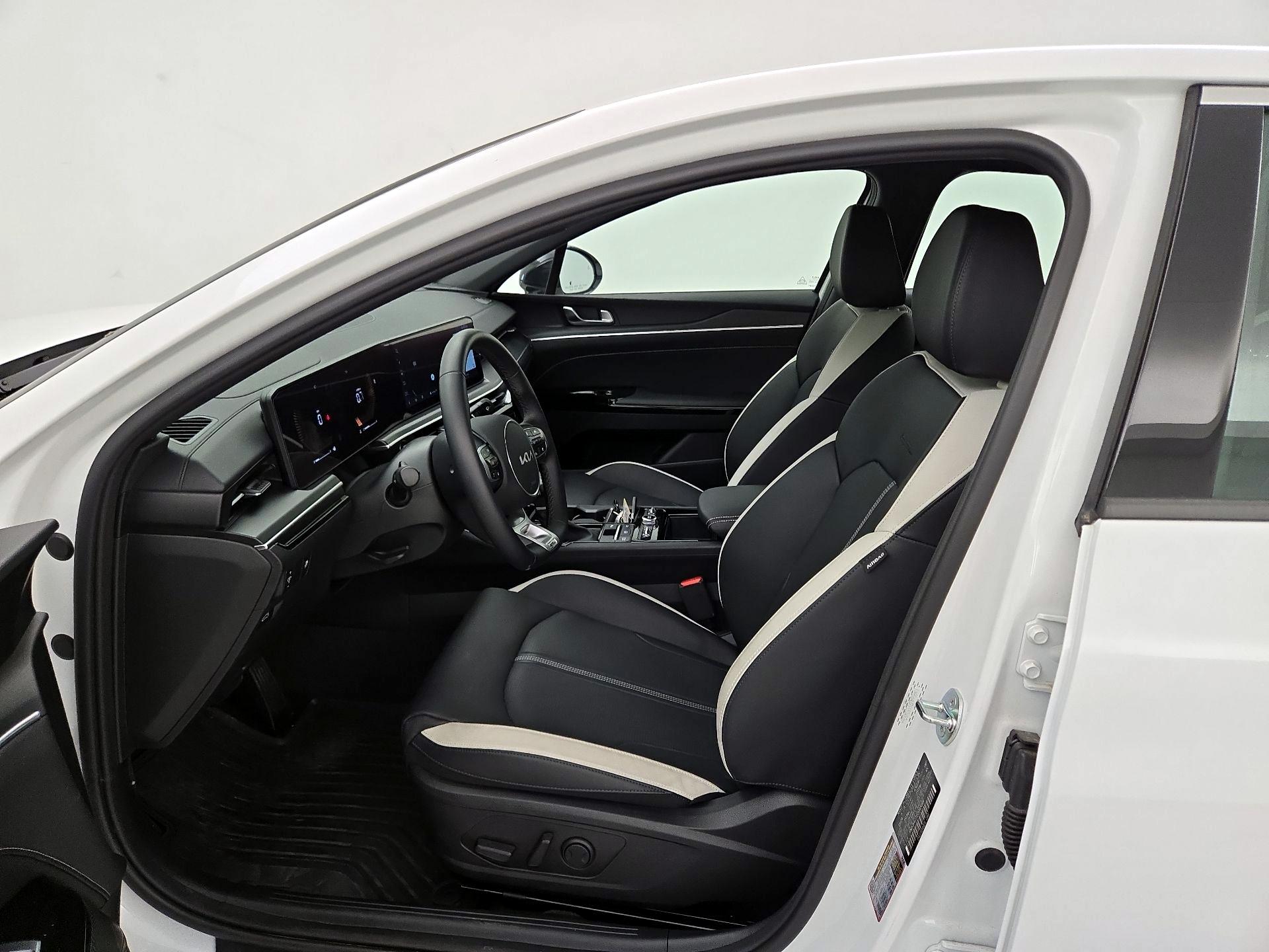 Thumbnail: 2025 Kia K5 - 11