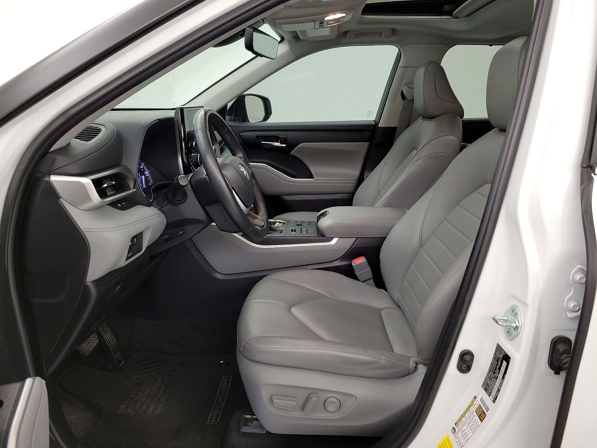 Thumbnail: 2023 Toyota Highlander - 11