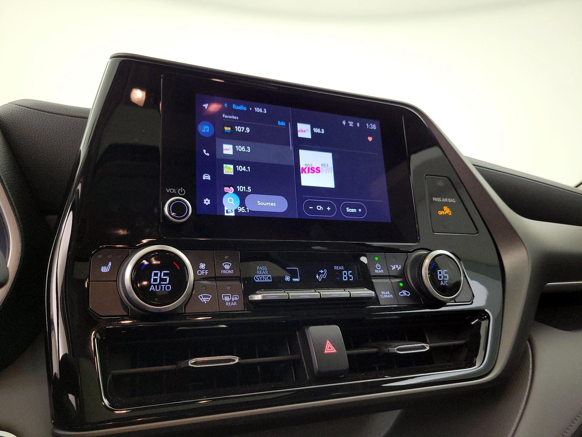 Thumbnail: 2023 Toyota Highlander - 15