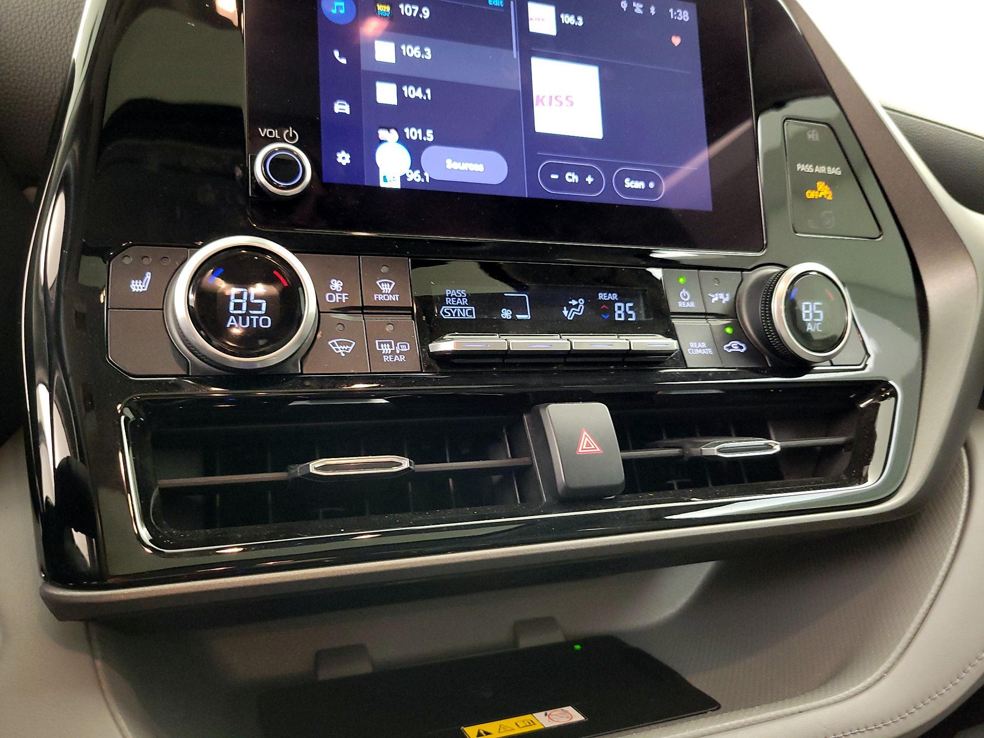 Thumbnail: 2023 Toyota Highlander - 16