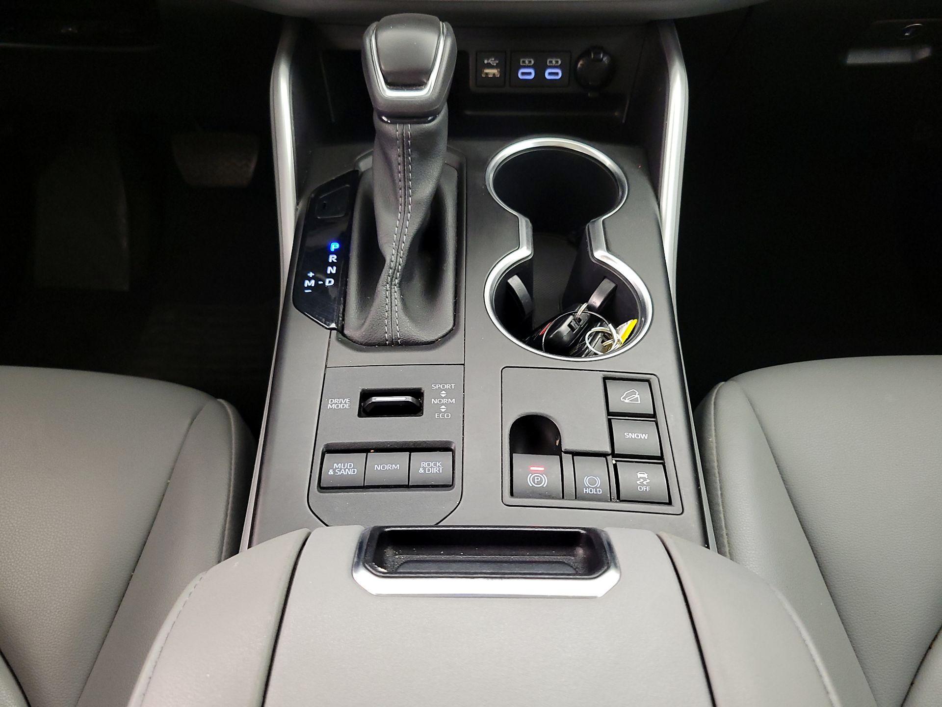 Thumbnail: 2023 Toyota Highlander - 17