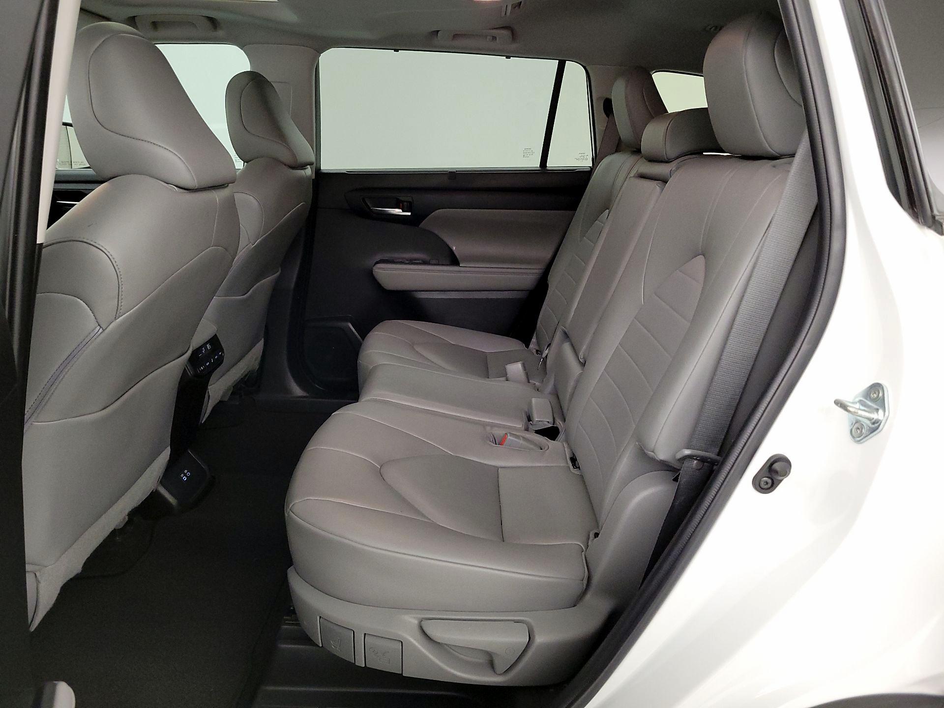 Thumbnail: 2023 Toyota Highlander - 19