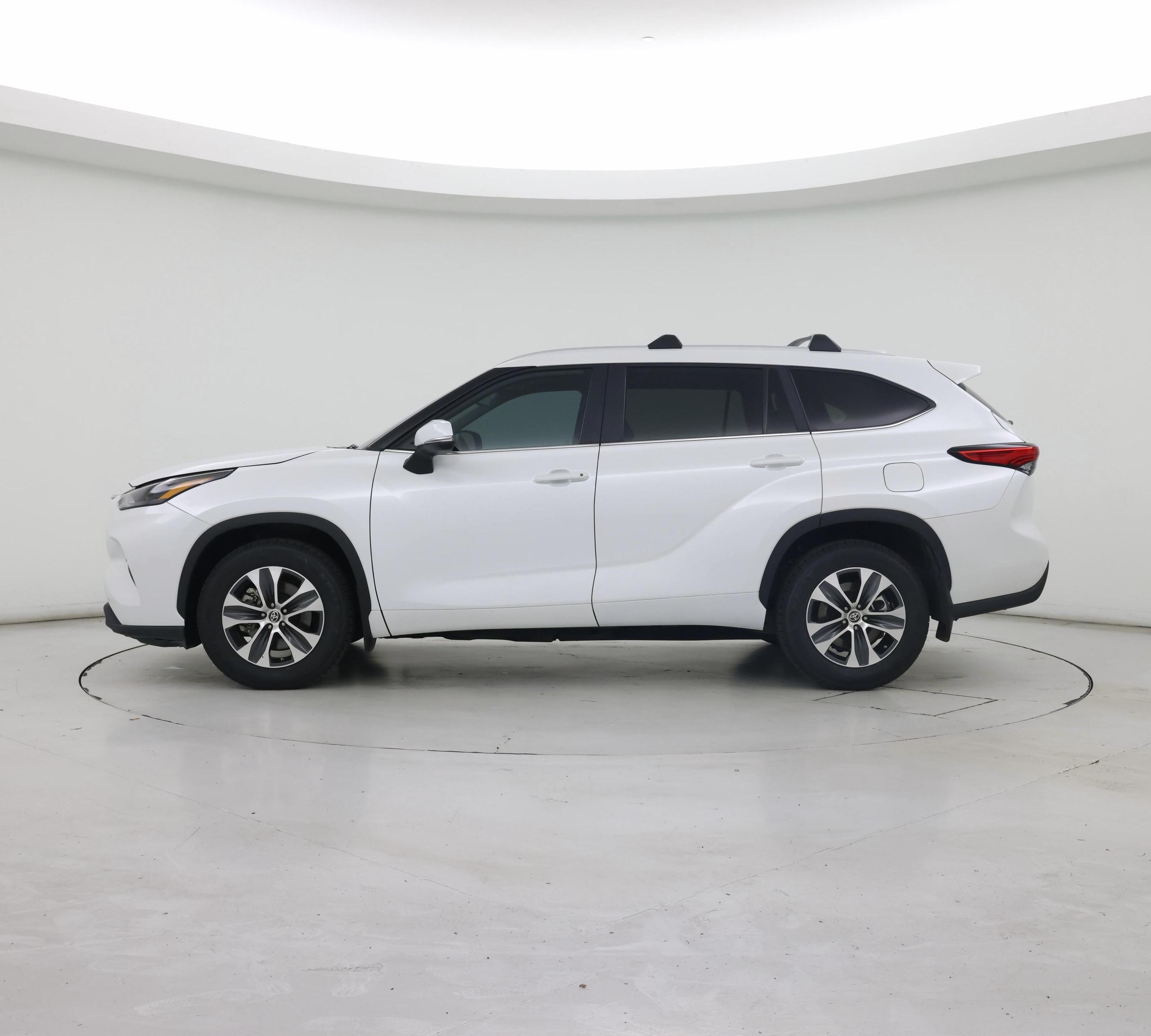 Thumbnail: 2023 Toyota Highlander - 3