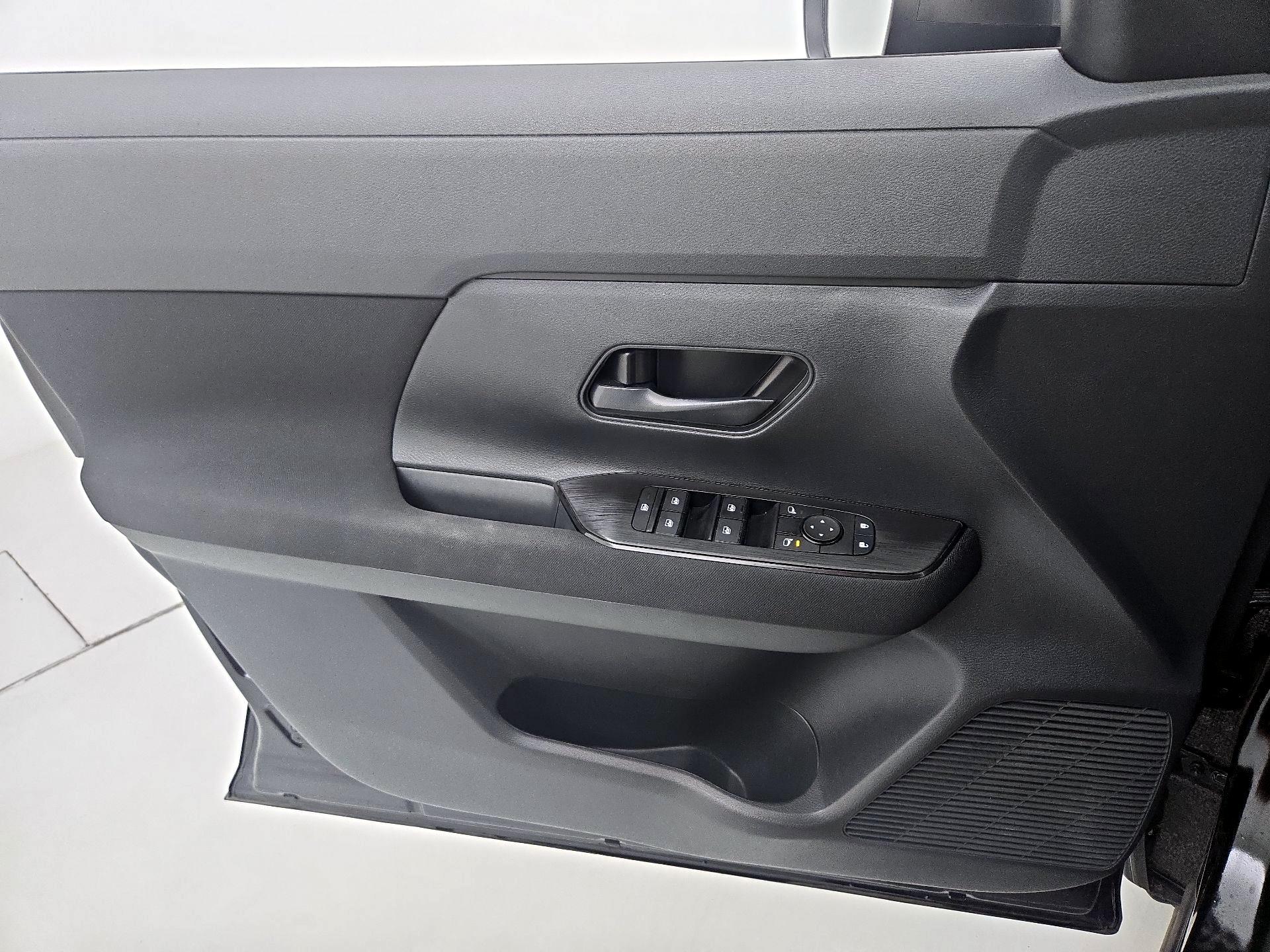 Thumbnail: 2025 Nissan Kicks - 12