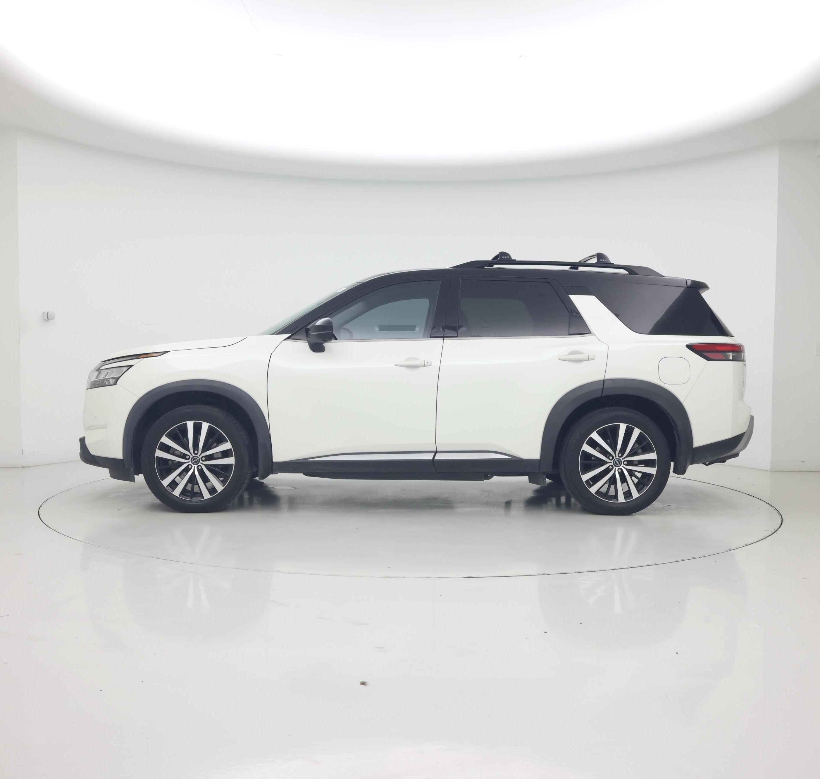 Thumbnail: 2023 Nissan Pathfinder - 3
