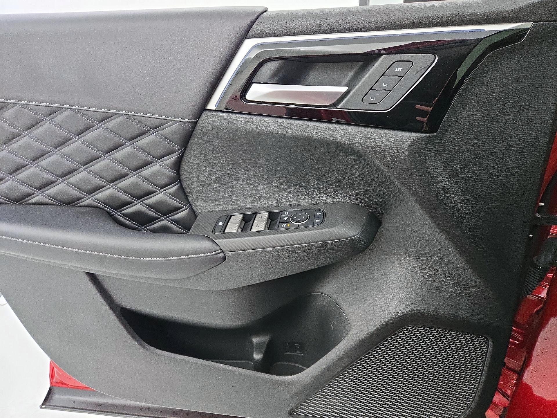 Thumbnail: 2023 Mitsubishi Outlander - 12