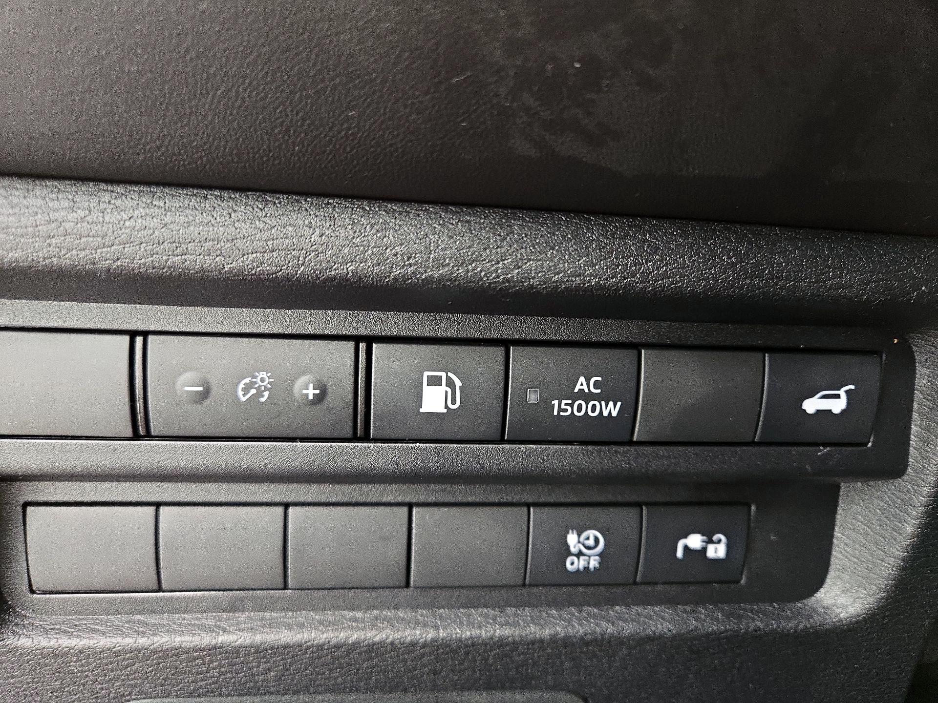 Thumbnail: 2023 Mitsubishi Outlander - 13