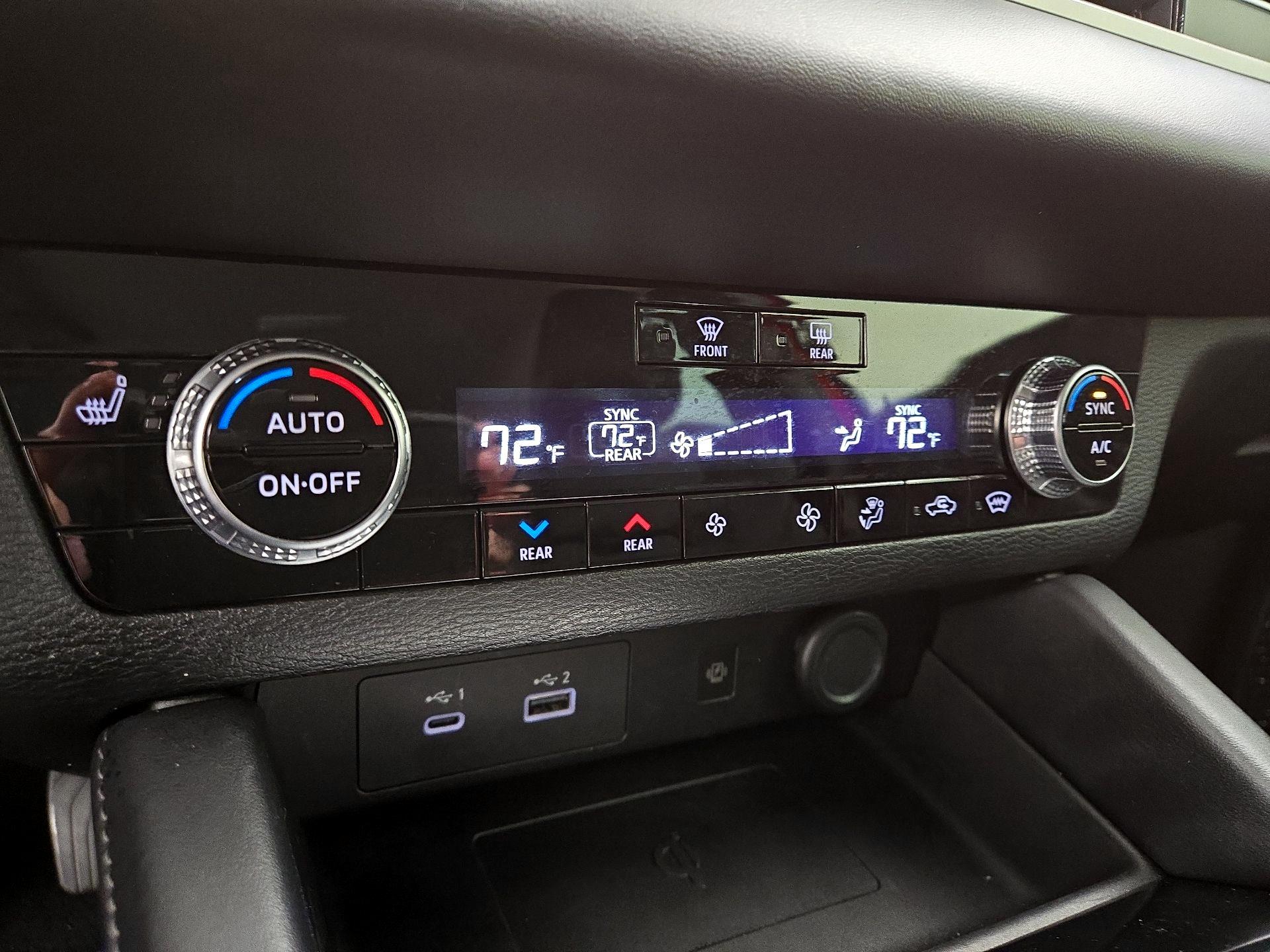 Thumbnail: 2023 Mitsubishi Outlander - 17