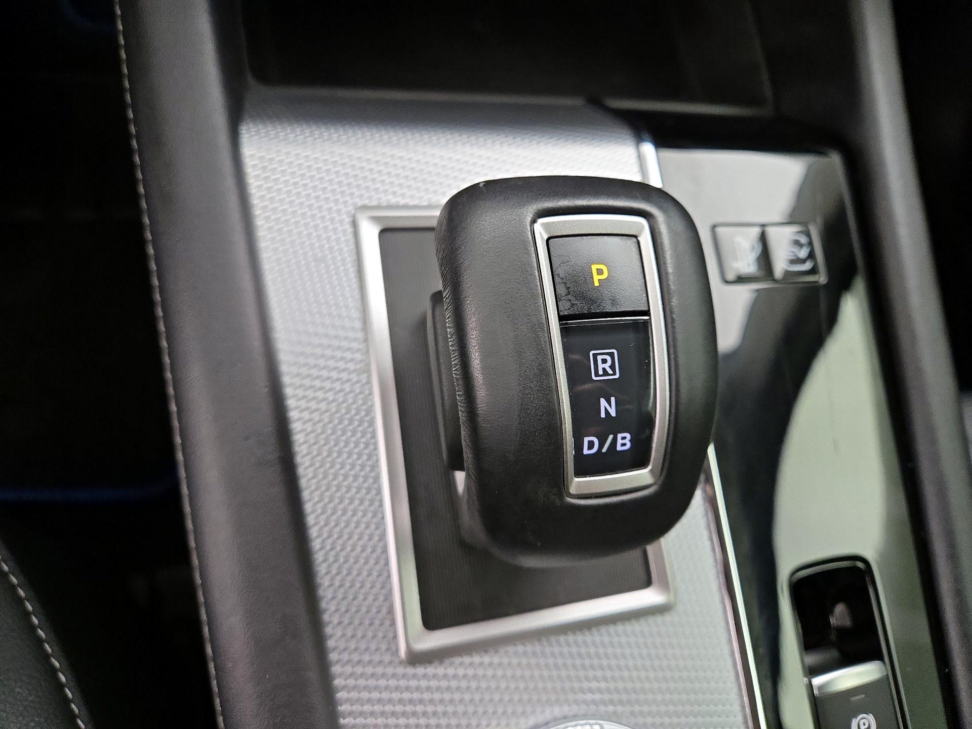 Thumbnail: 2023 Mitsubishi Outlander - 18