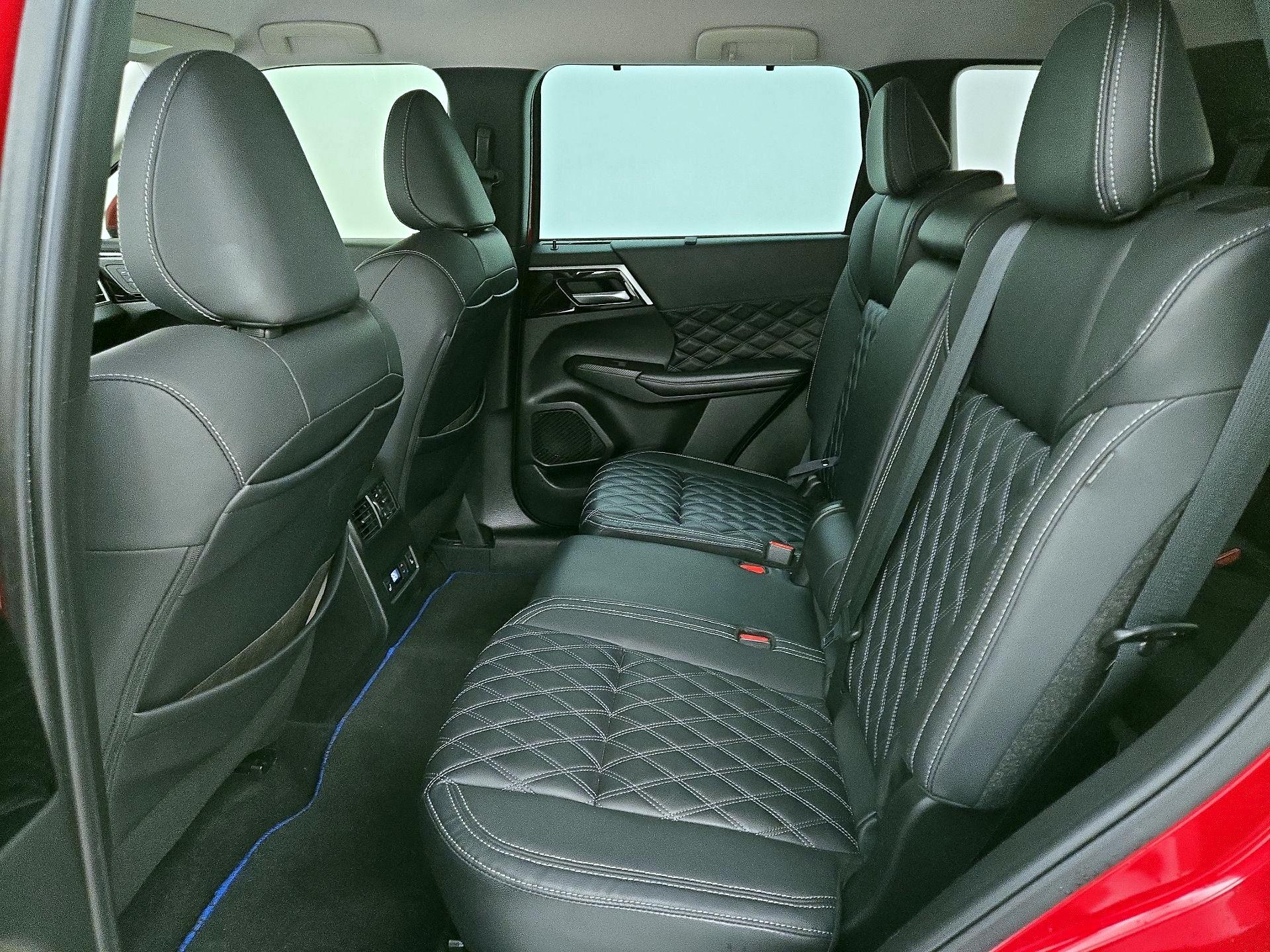 Thumbnail: 2023 Mitsubishi Outlander - 20