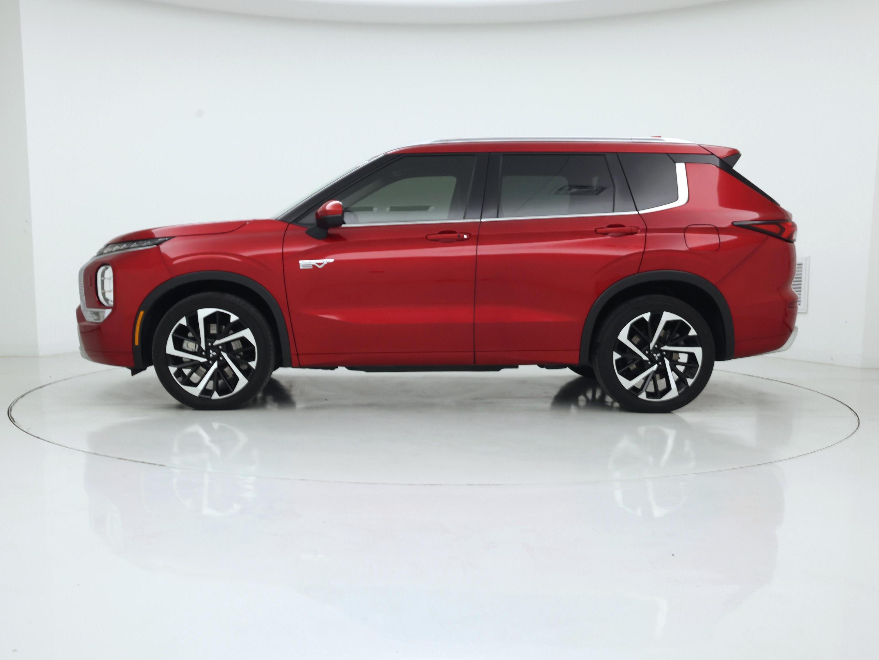 Thumbnail: 2023 Mitsubishi Outlander - 3