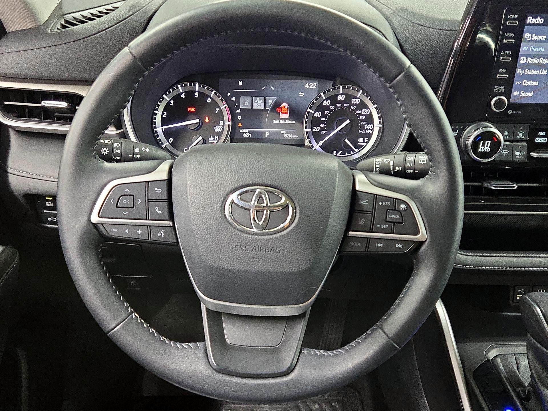 Thumbnail: 2022 Toyota Highlander - 10