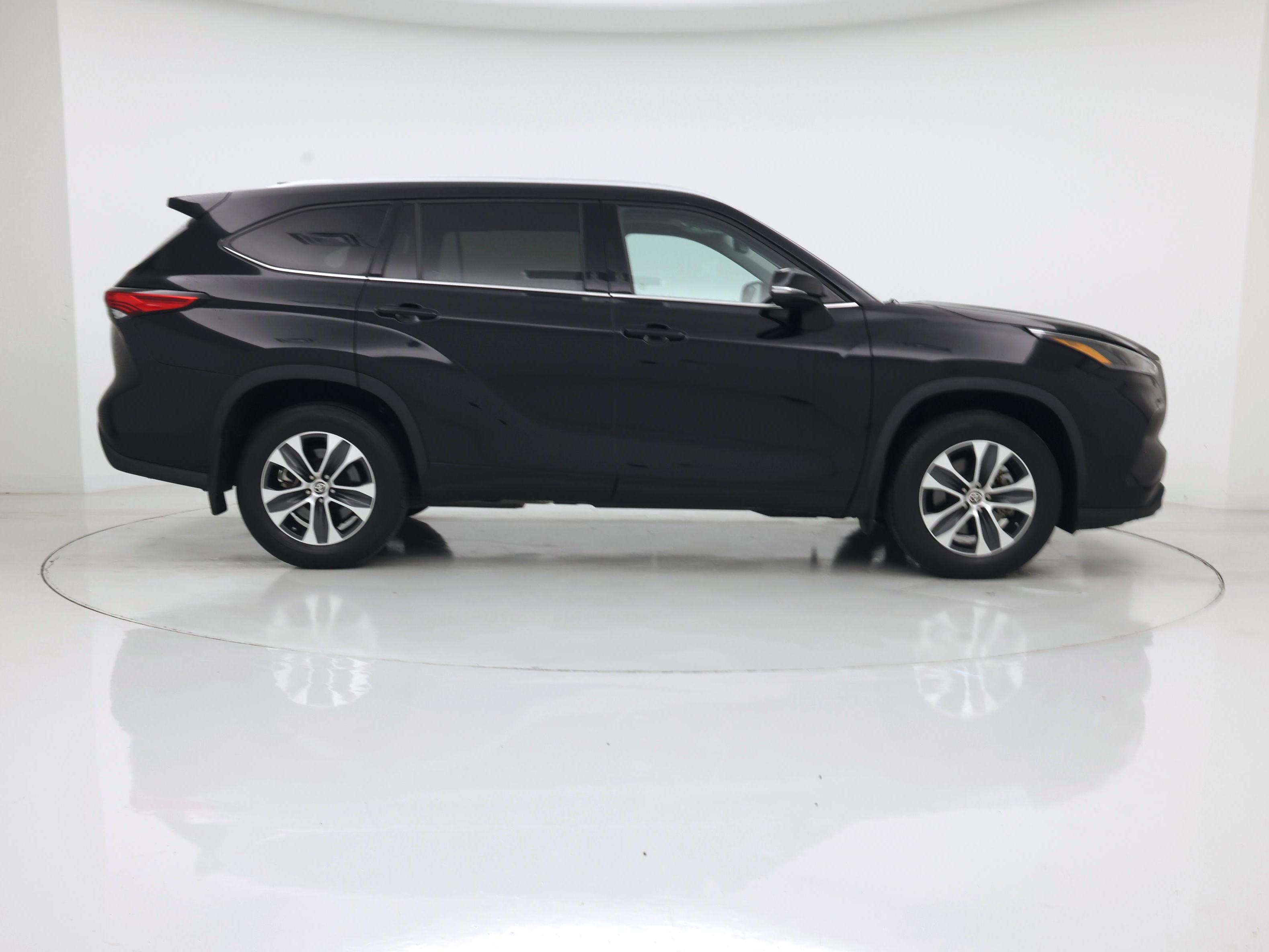 Thumbnail: 2022 Toyota Highlander - 7