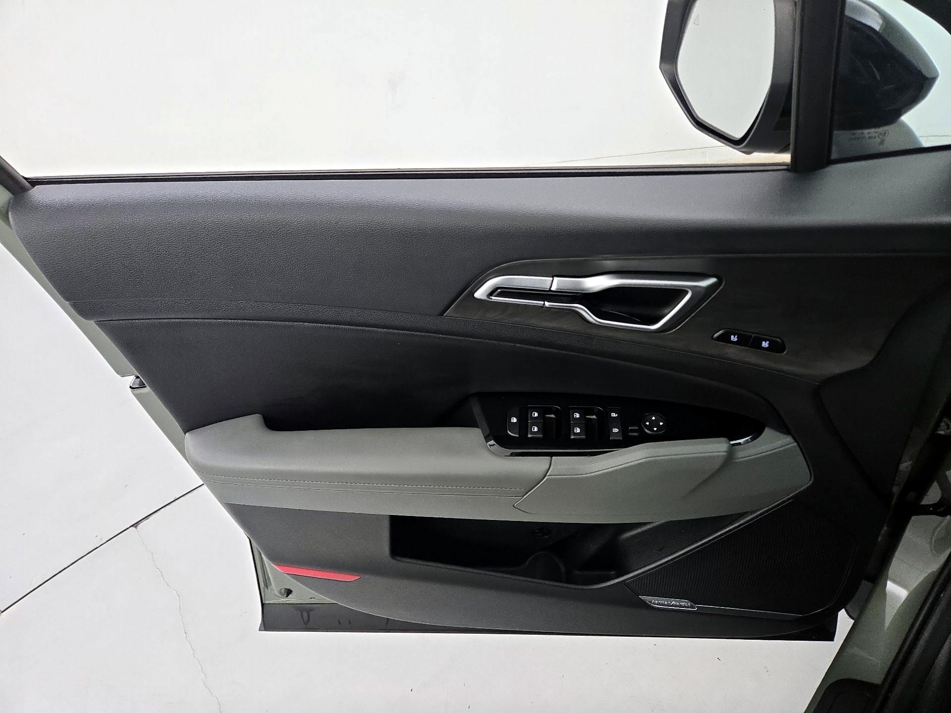 Thumbnail: 2023 Kia Sportage - 12