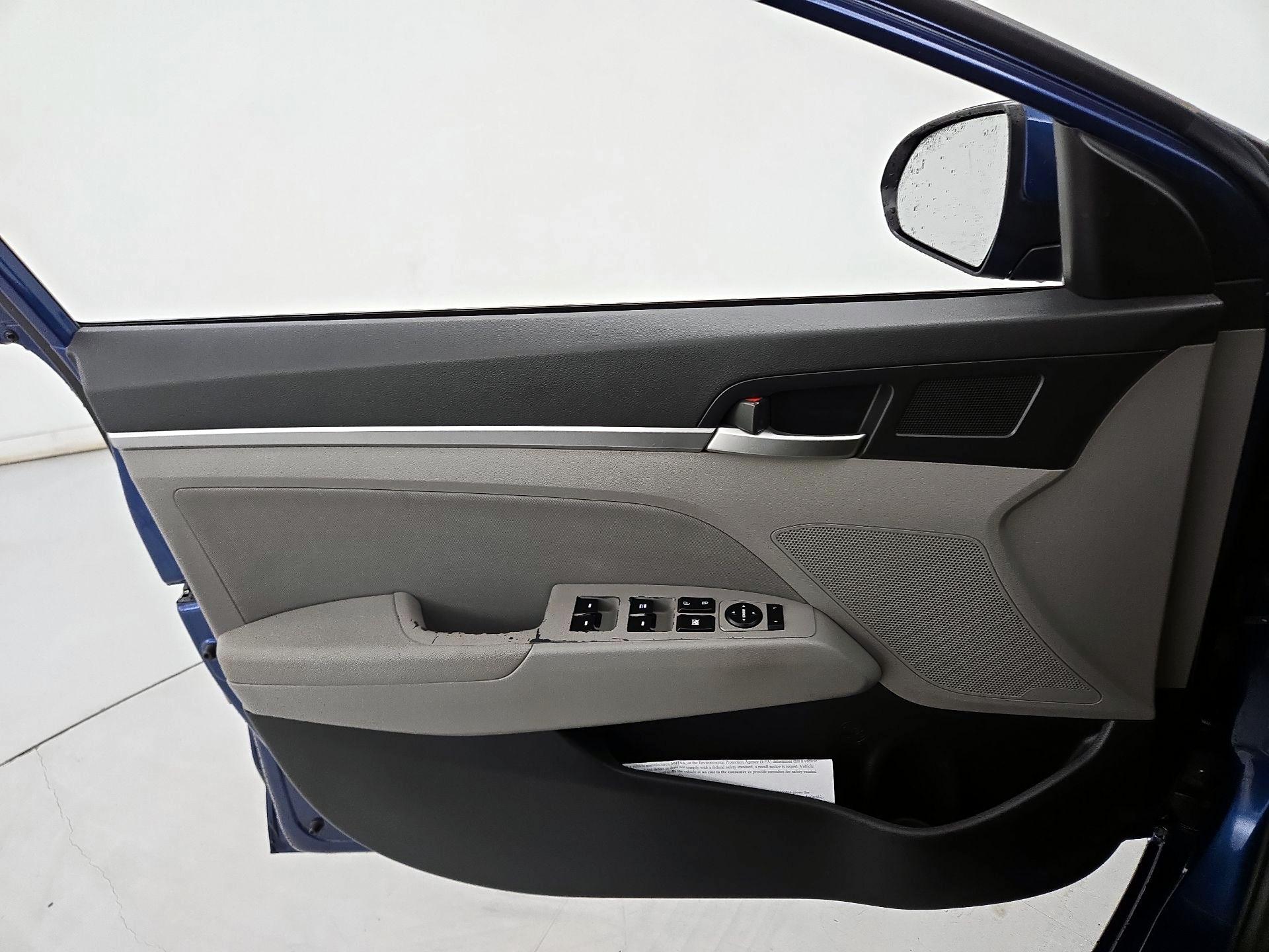 Thumbnail: 2019 Hyundai Elantra - 12