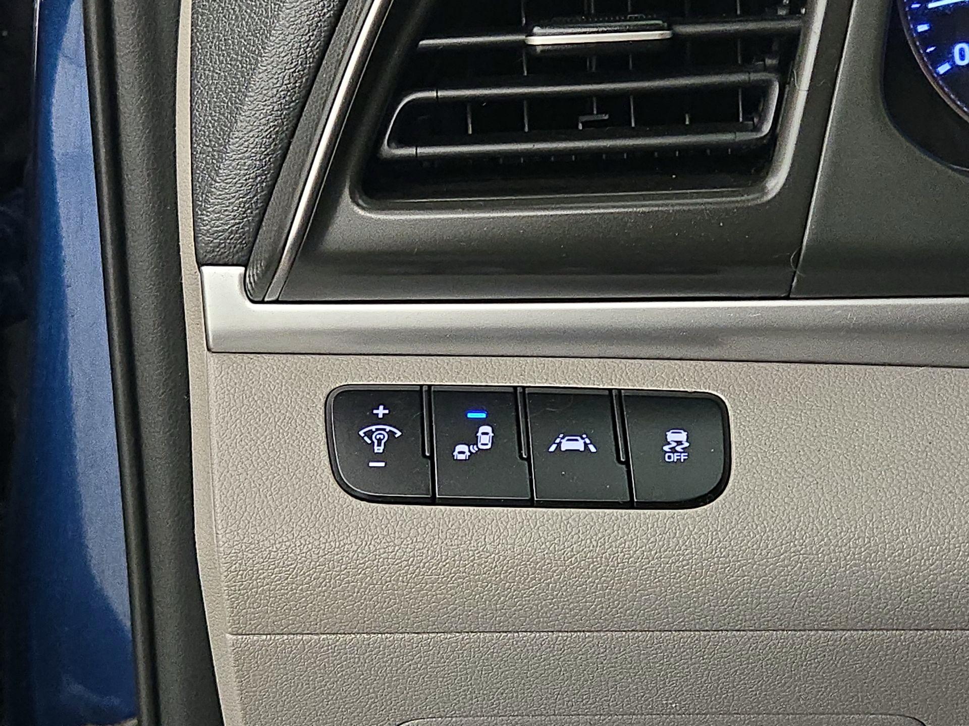 Thumbnail: 2019 Hyundai Elantra - 13