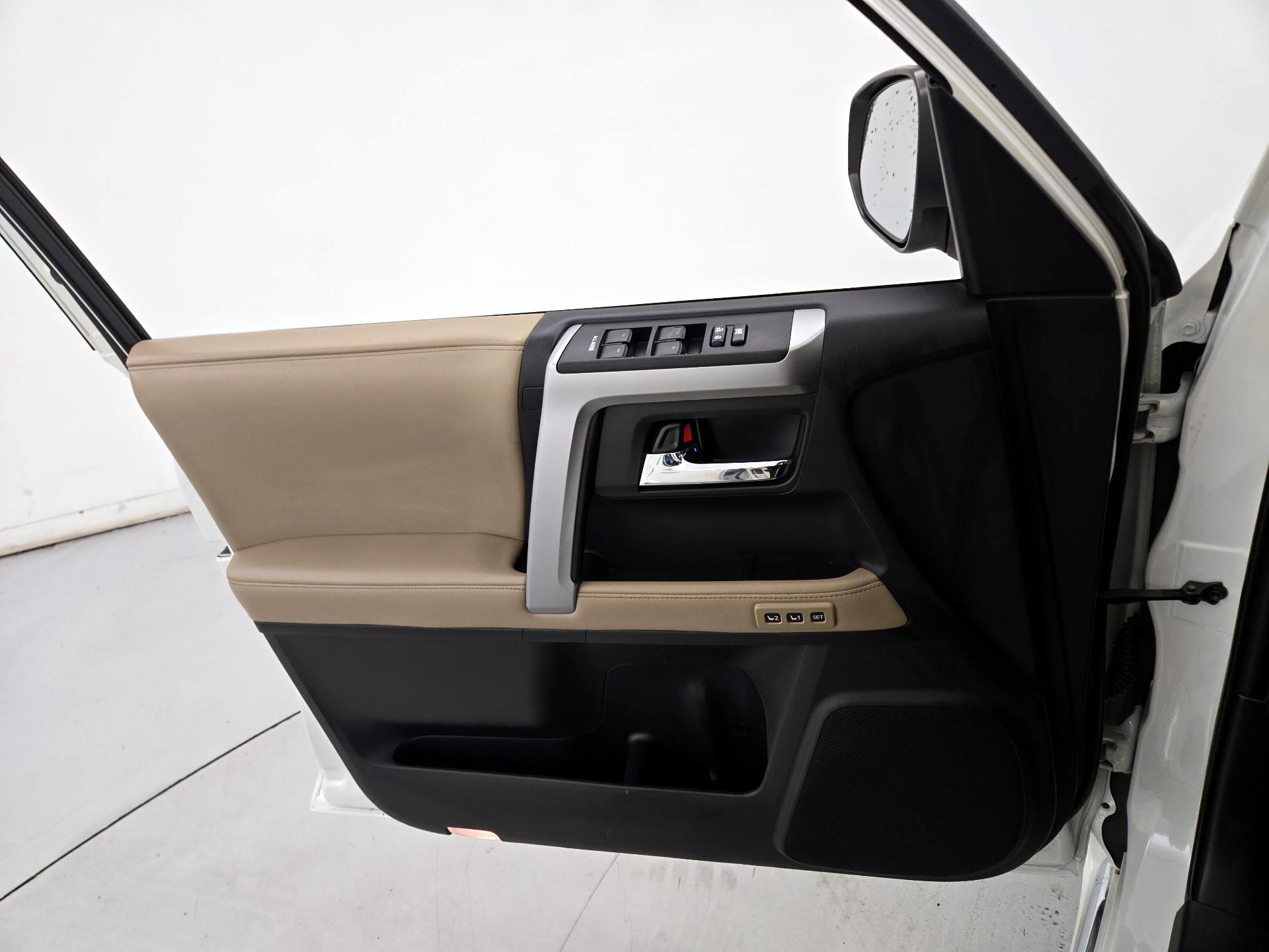 Thumbnail: 2016 Toyota 4Runner - 12