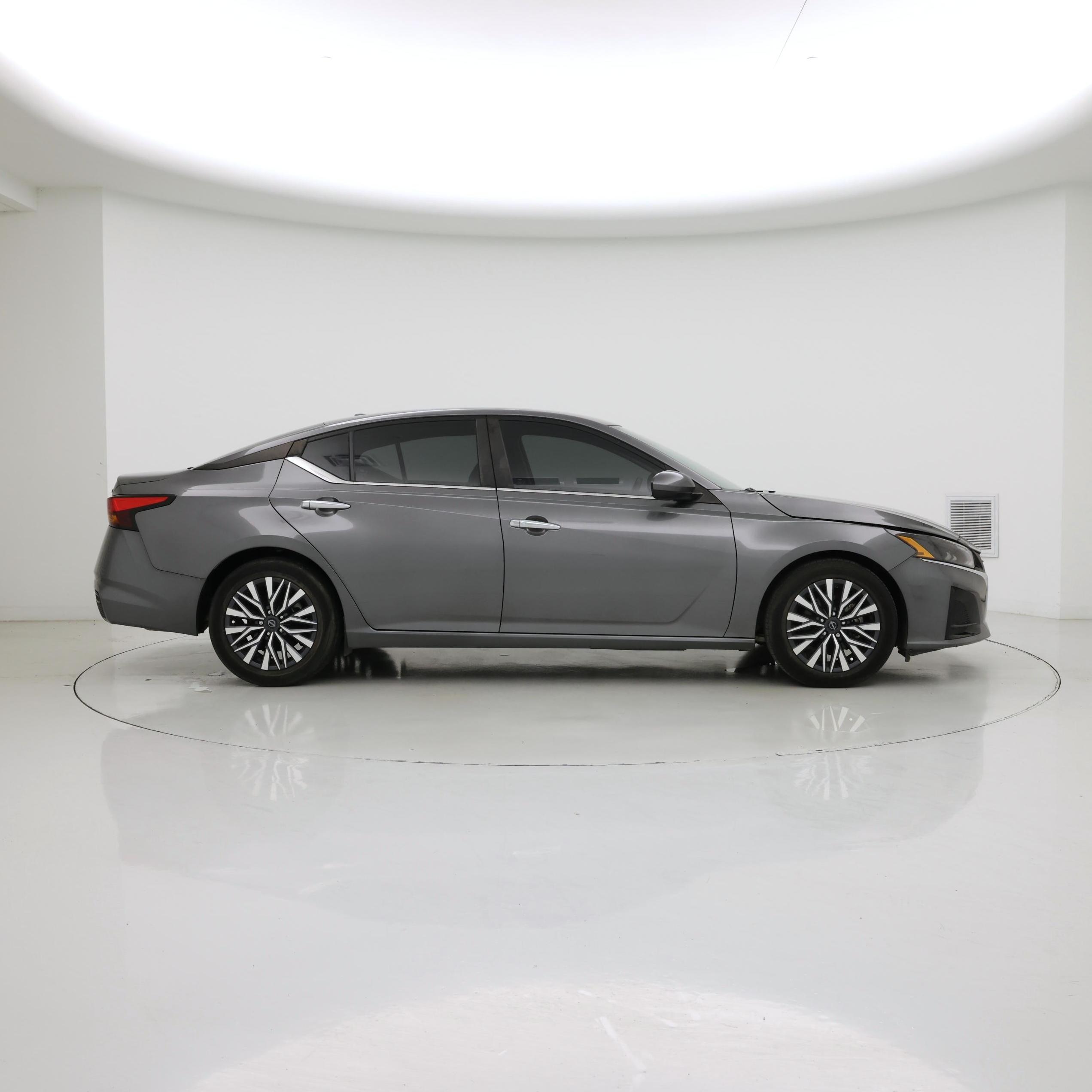 Thumbnail: 2023 Nissan Altima - 7