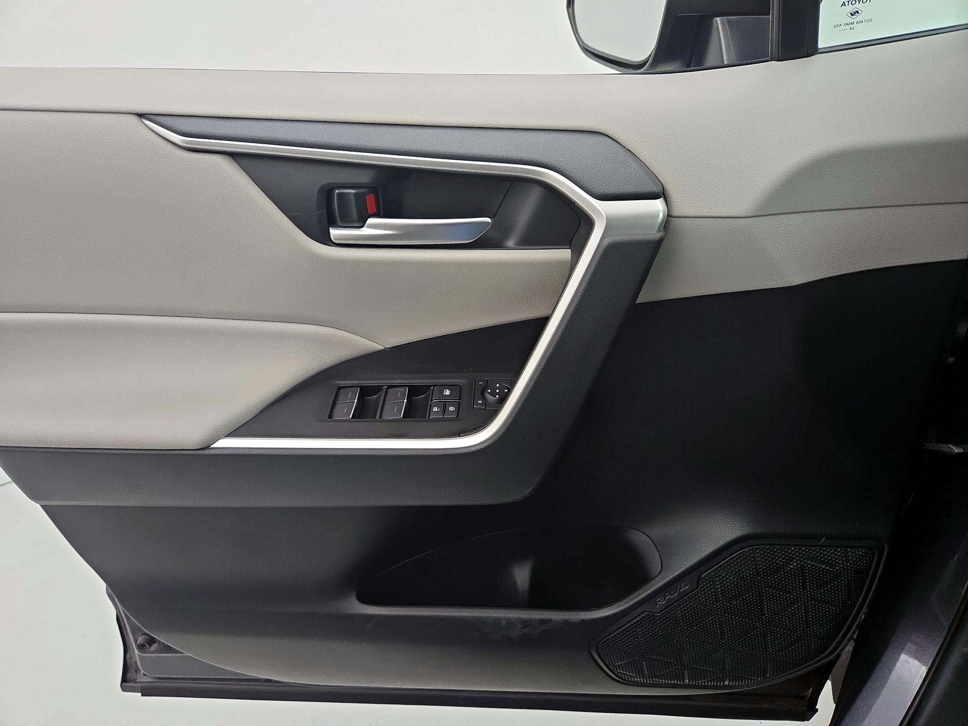 Thumbnail: 2025 Toyota RAV4 - 12