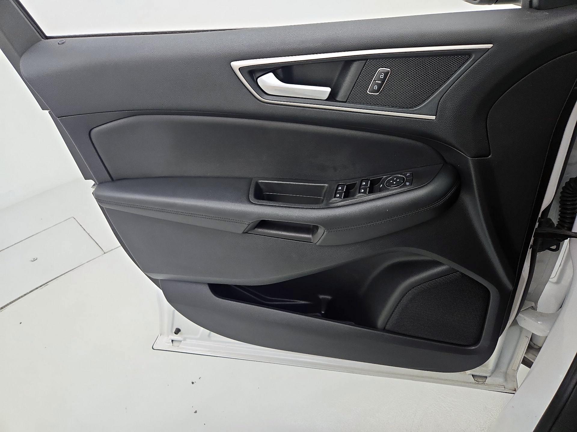 Thumbnail: 2021 Ford Edge - 12