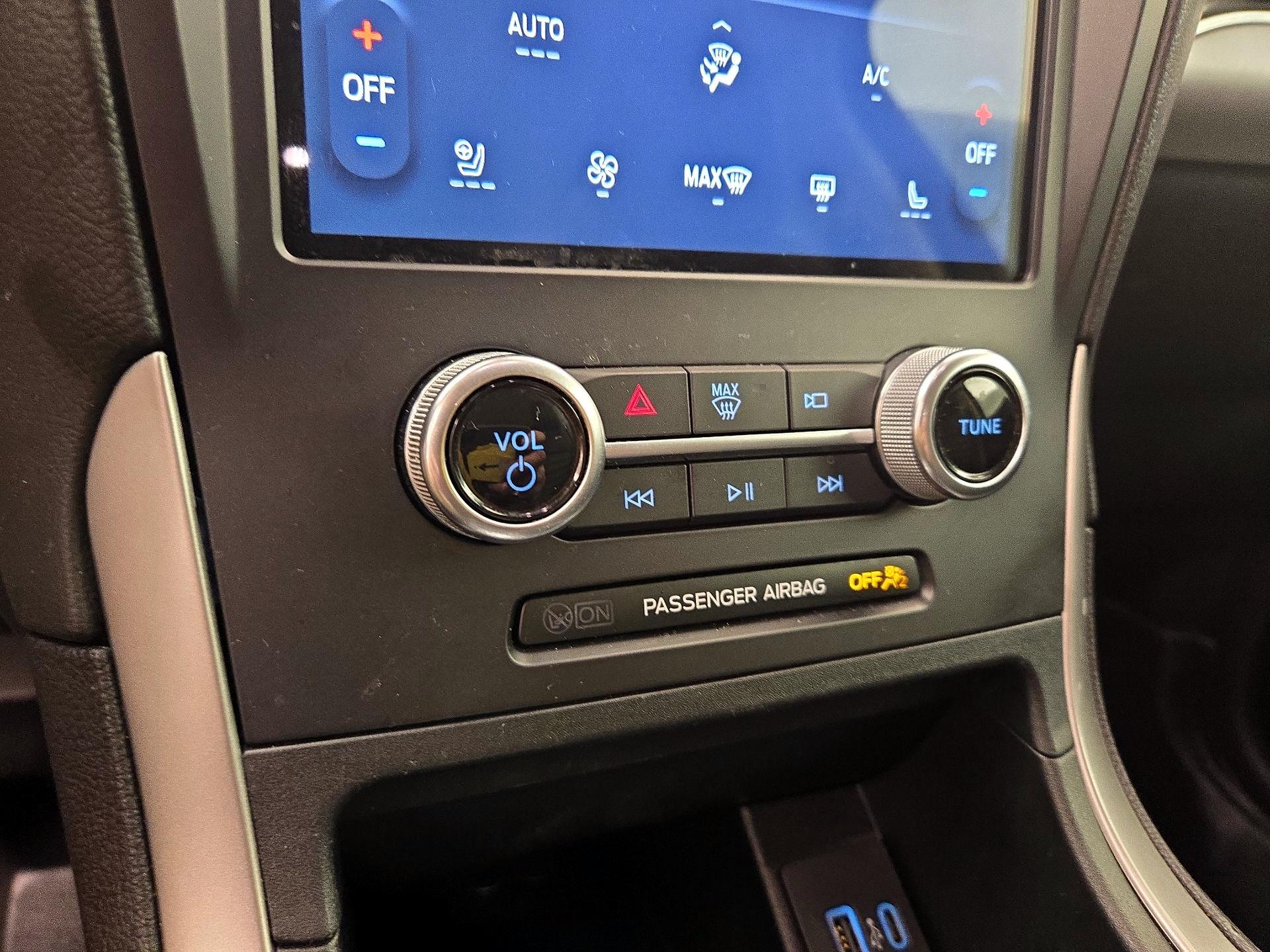 Thumbnail: 2021 Ford Edge - 17