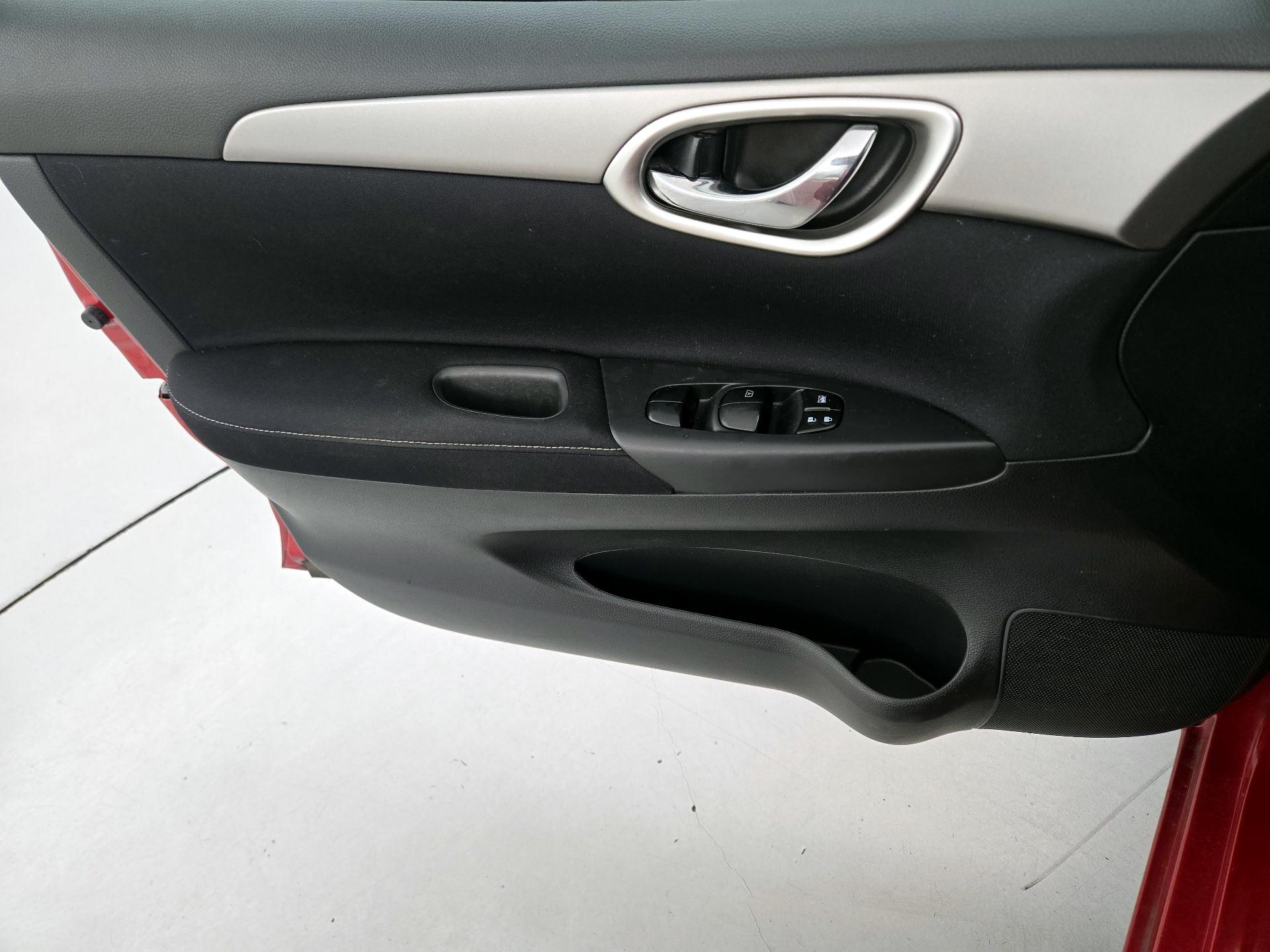 Thumbnail: 2014 Nissan Sentra - 12