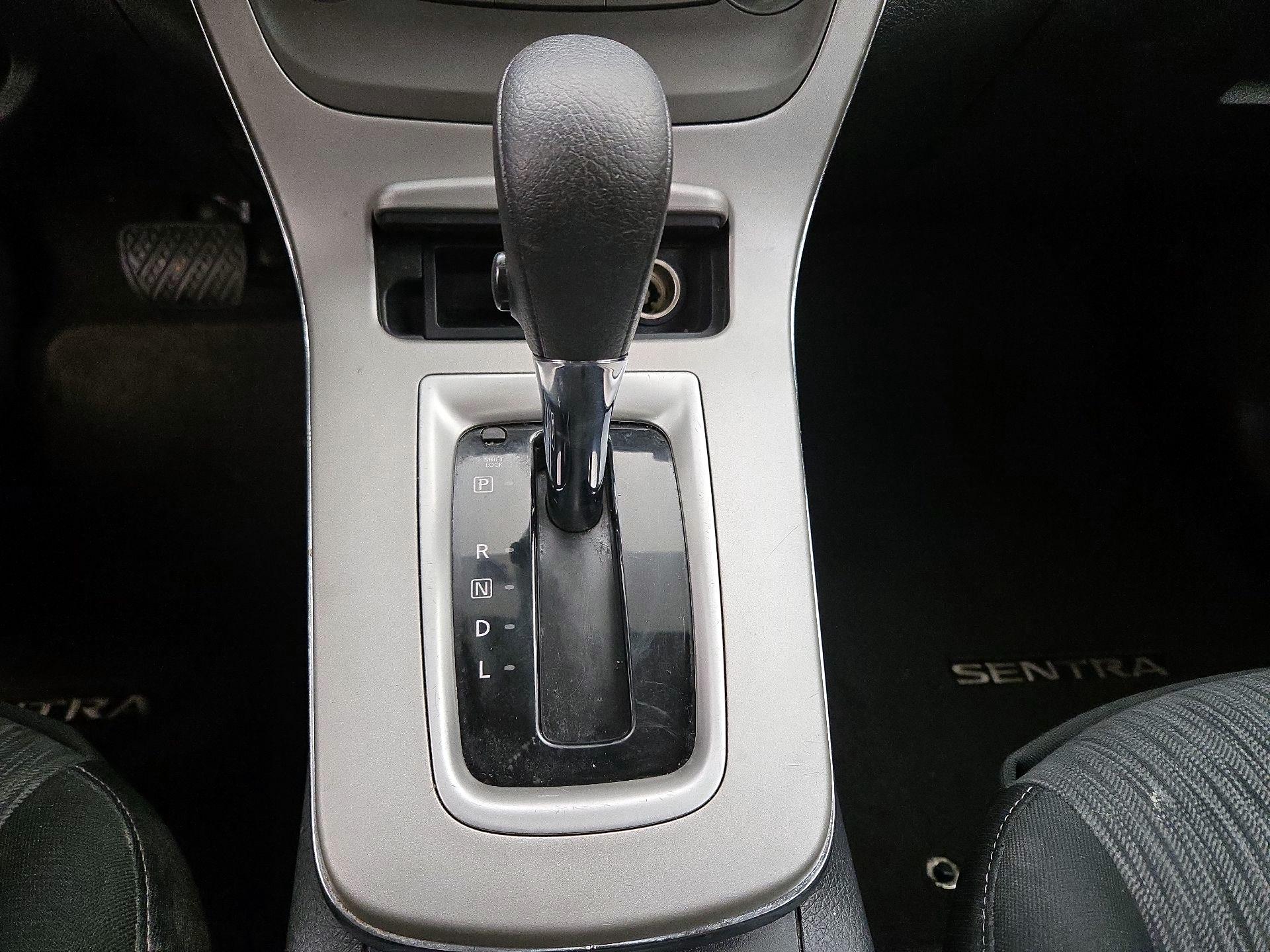 Thumbnail: 2014 Nissan Sentra - 16