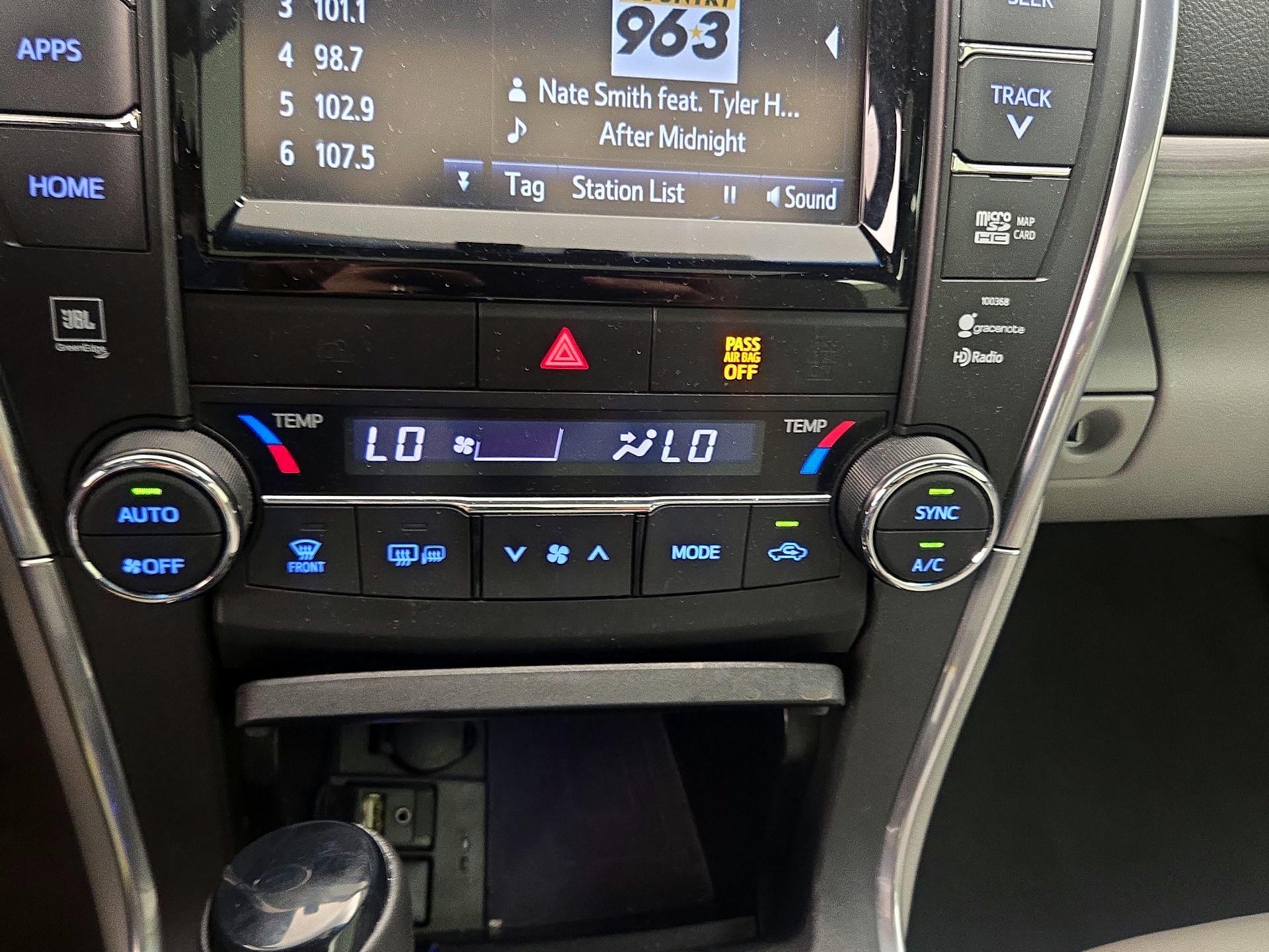 Thumbnail: 2015 Toyota Camry - 16