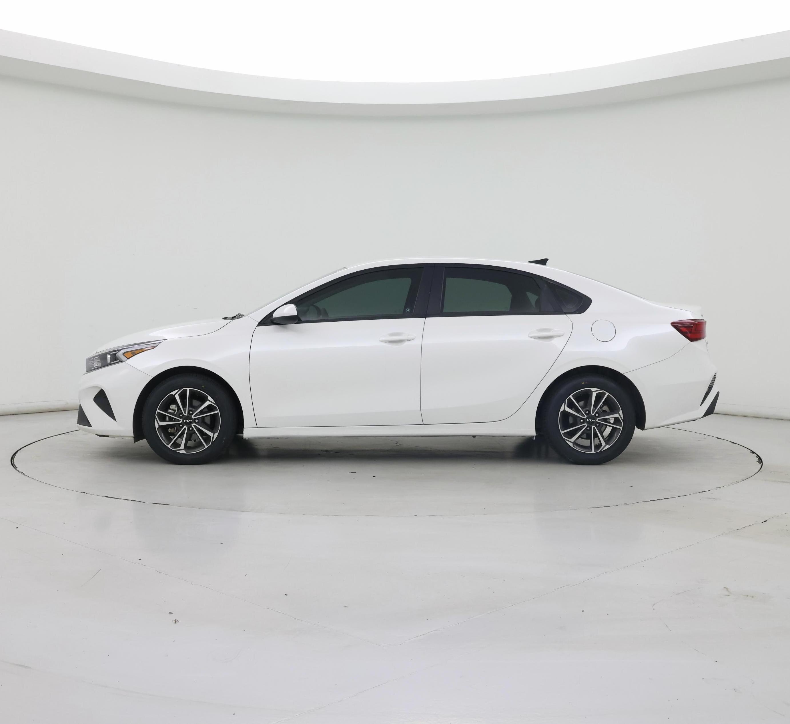 Thumbnail: 2023 Kia Forte - 3