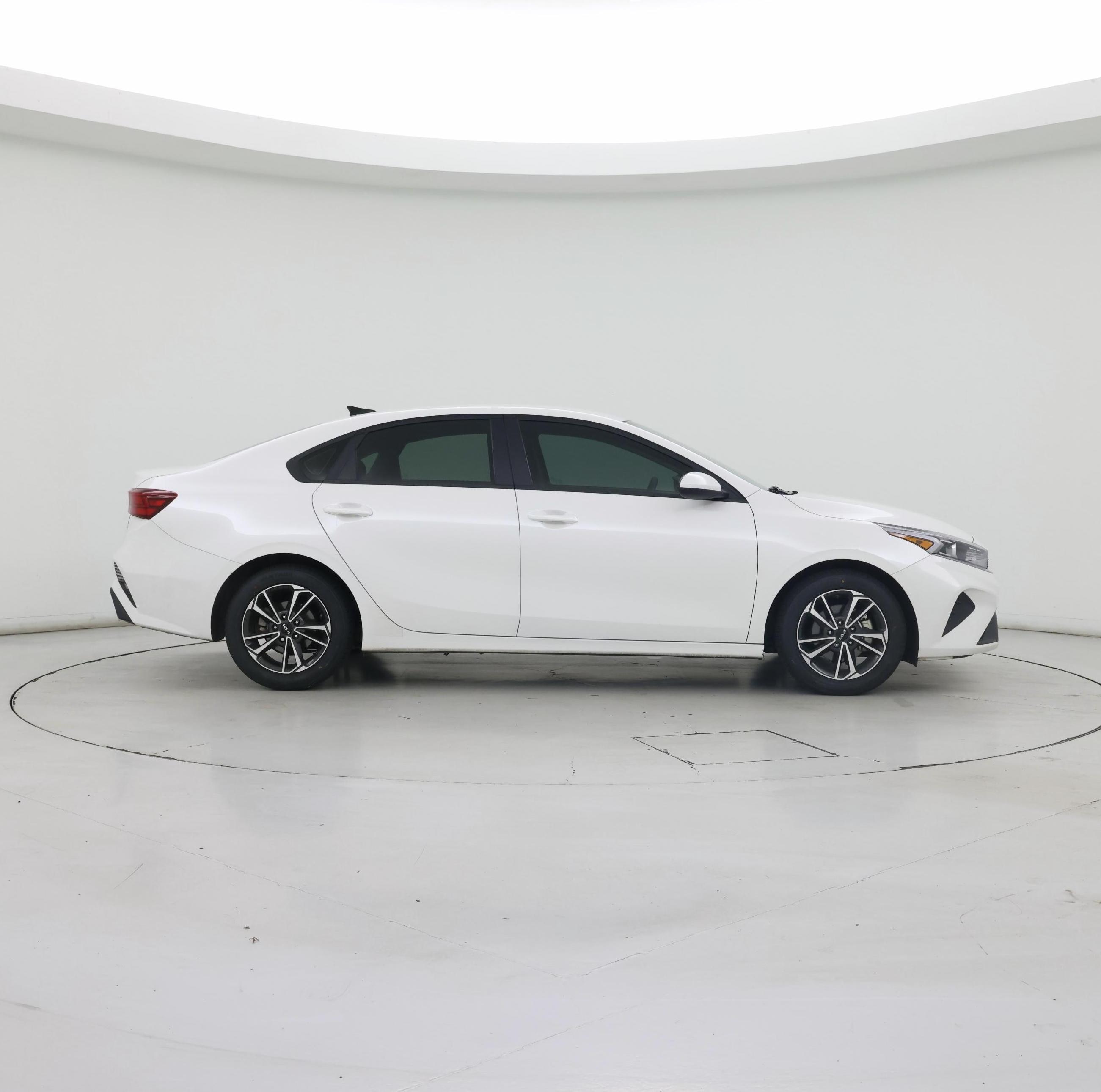 Thumbnail: 2023 Kia Forte - 7