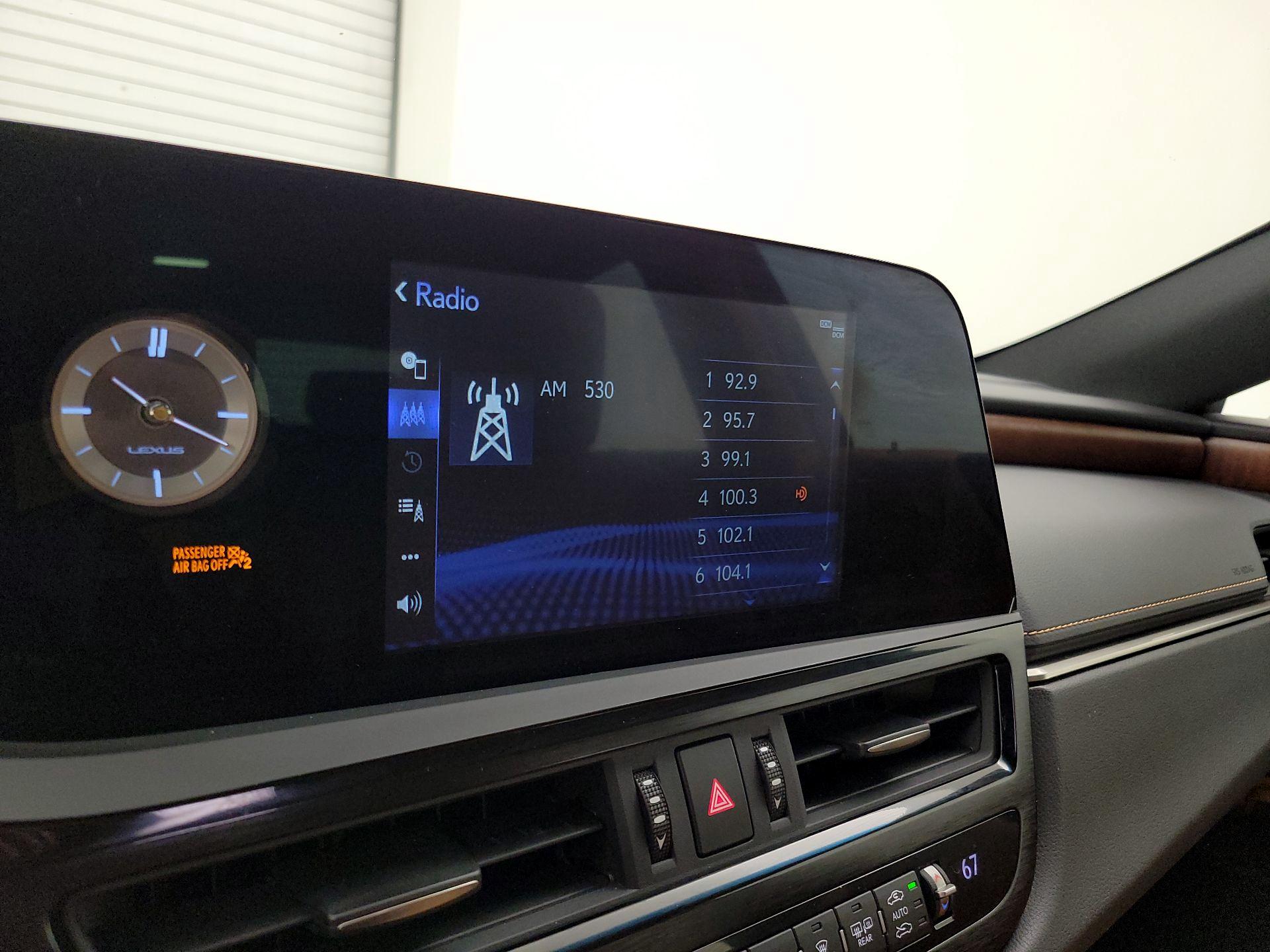 Thumbnail: 2022 Lexus ES - 15