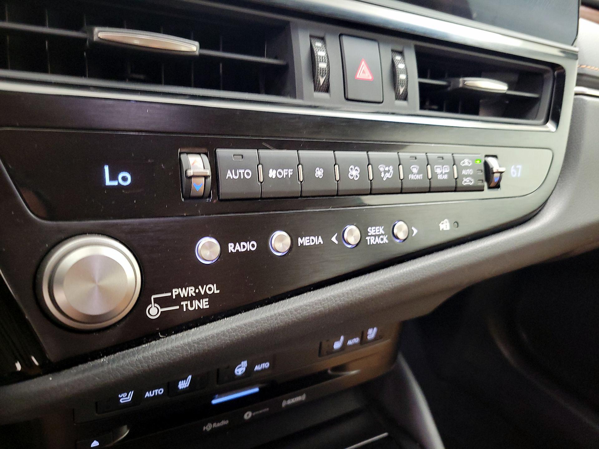 Thumbnail: 2022 Lexus ES - 16