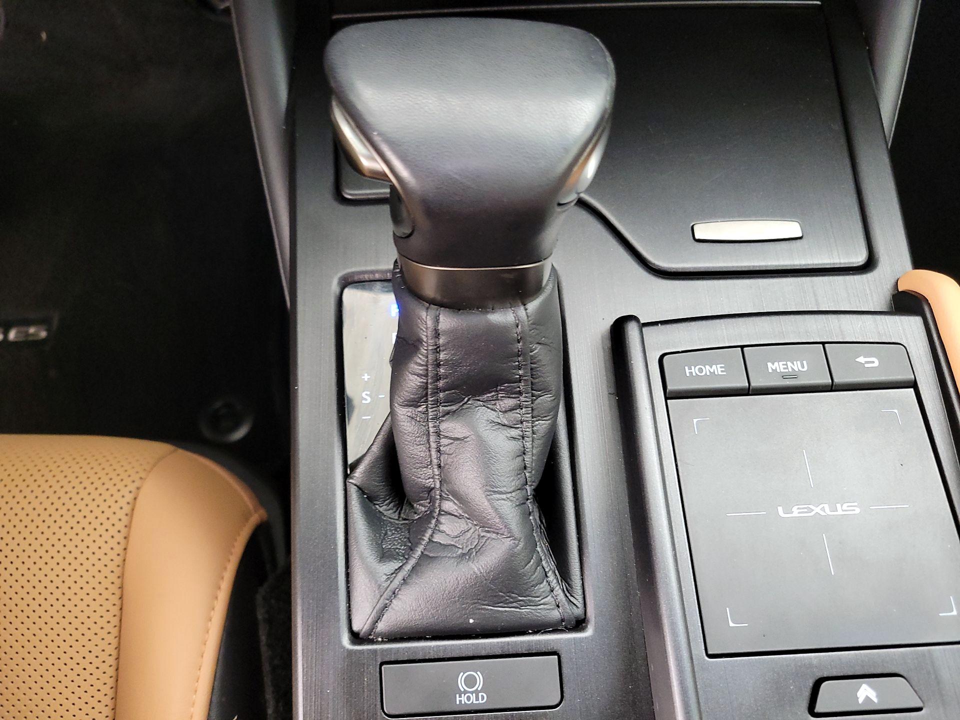 Thumbnail: 2022 Lexus ES - 17