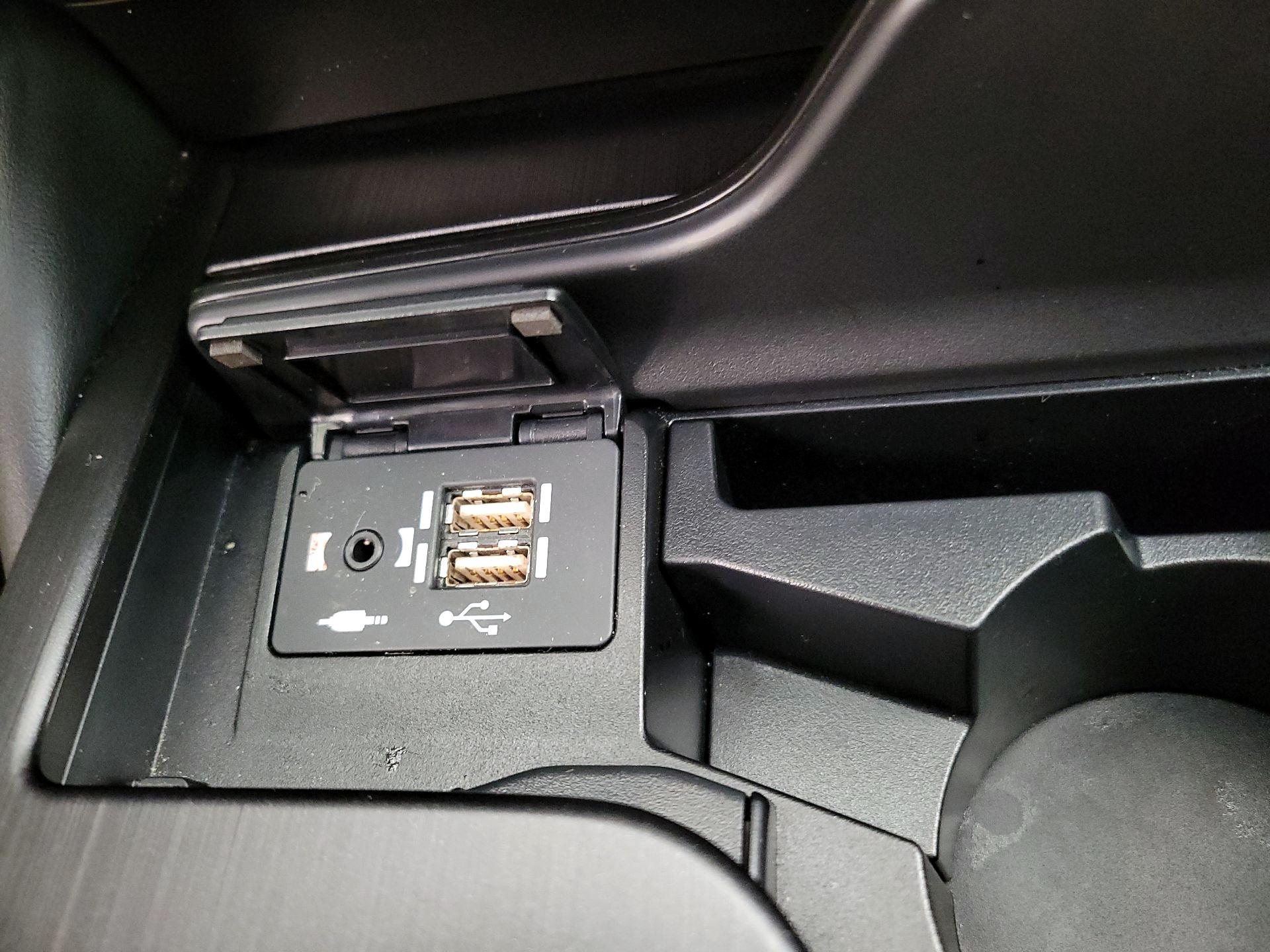 Thumbnail: 2022 Lexus ES - 18