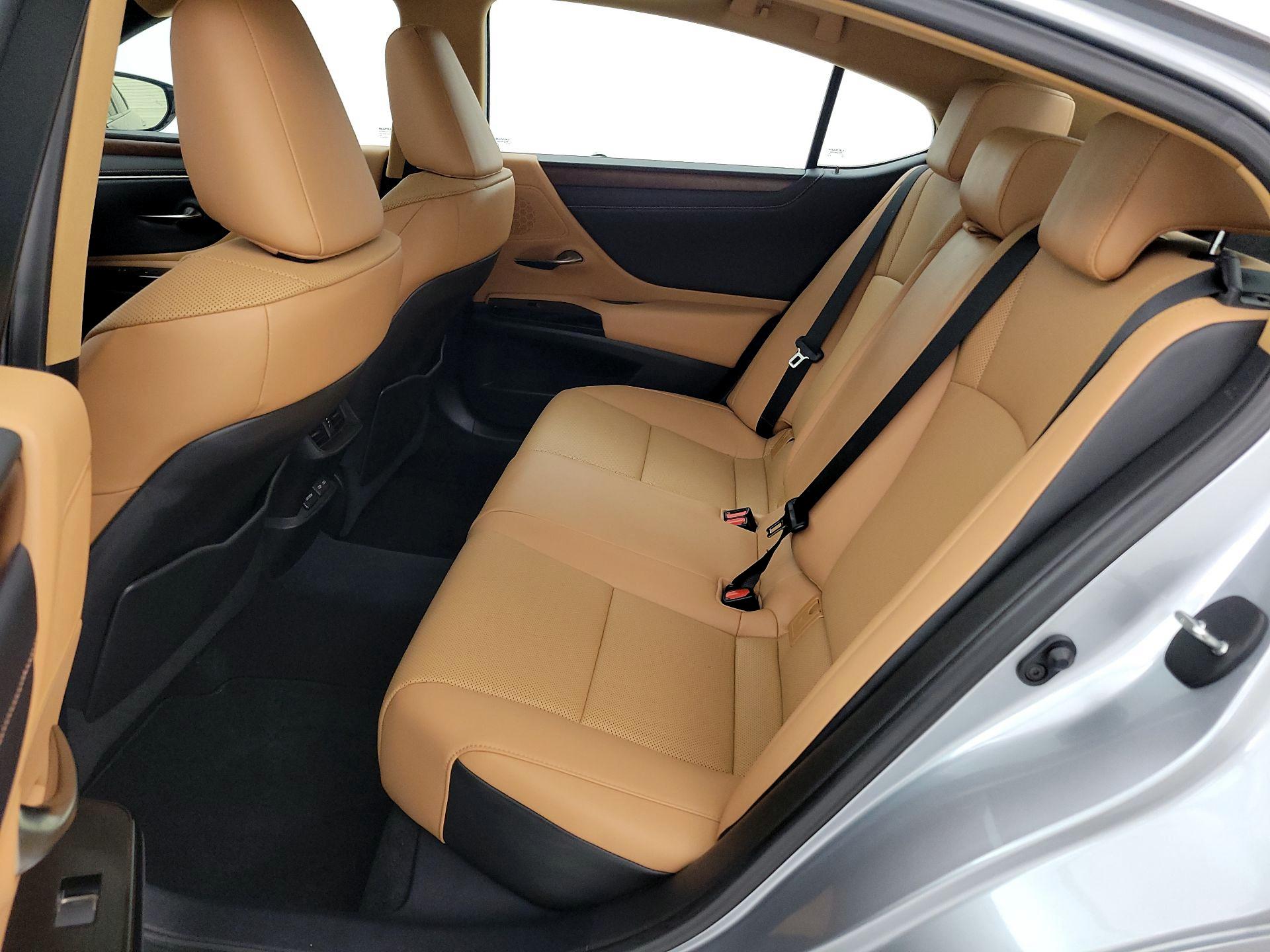 Thumbnail: 2022 Lexus ES - 20