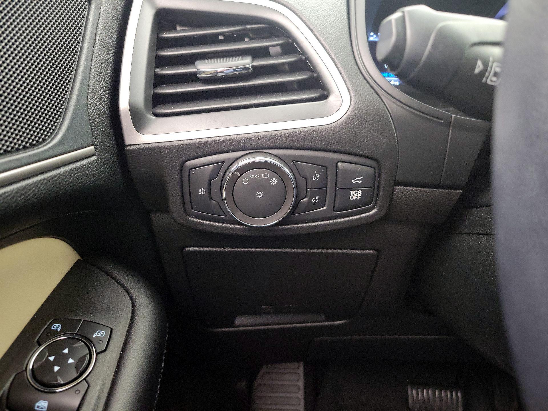 Thumbnail: 2022 Ford Edge - 13