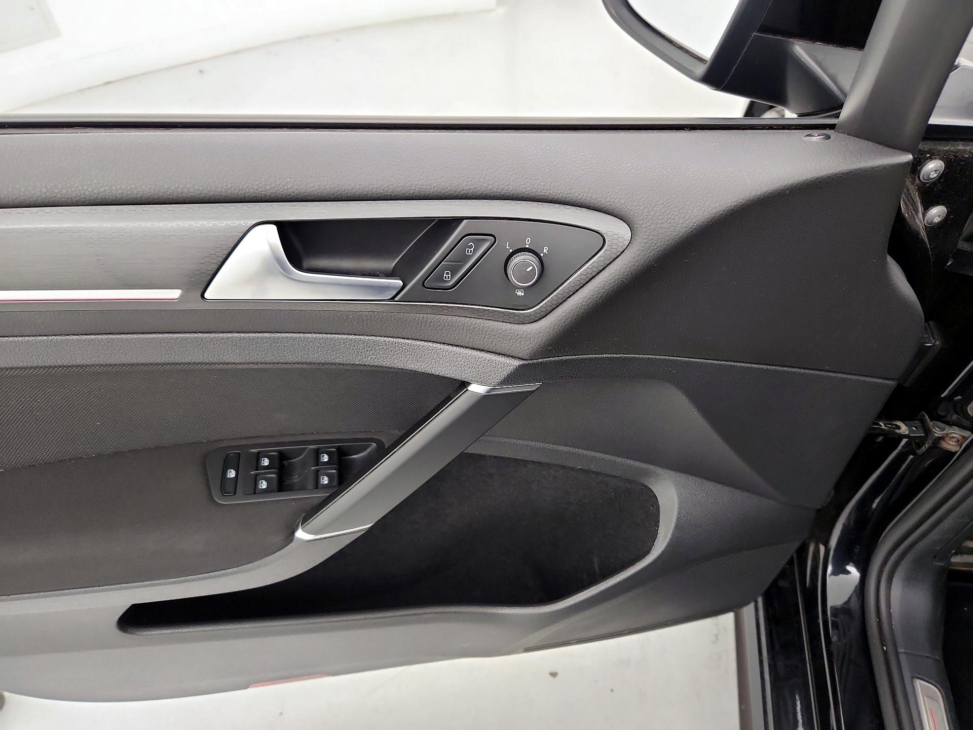 Thumbnail: 2020 Volkswagen Golf - 12