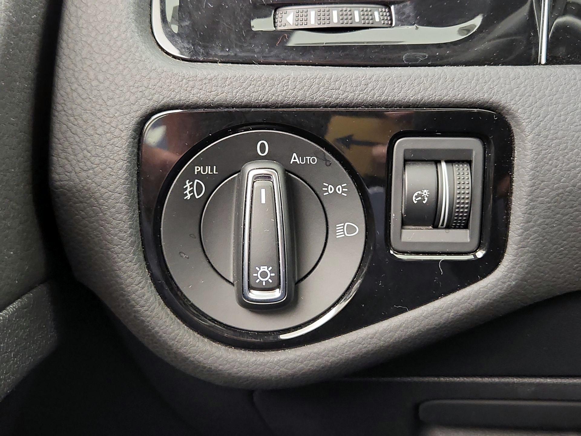 Thumbnail: 2020 Volkswagen Golf - 13