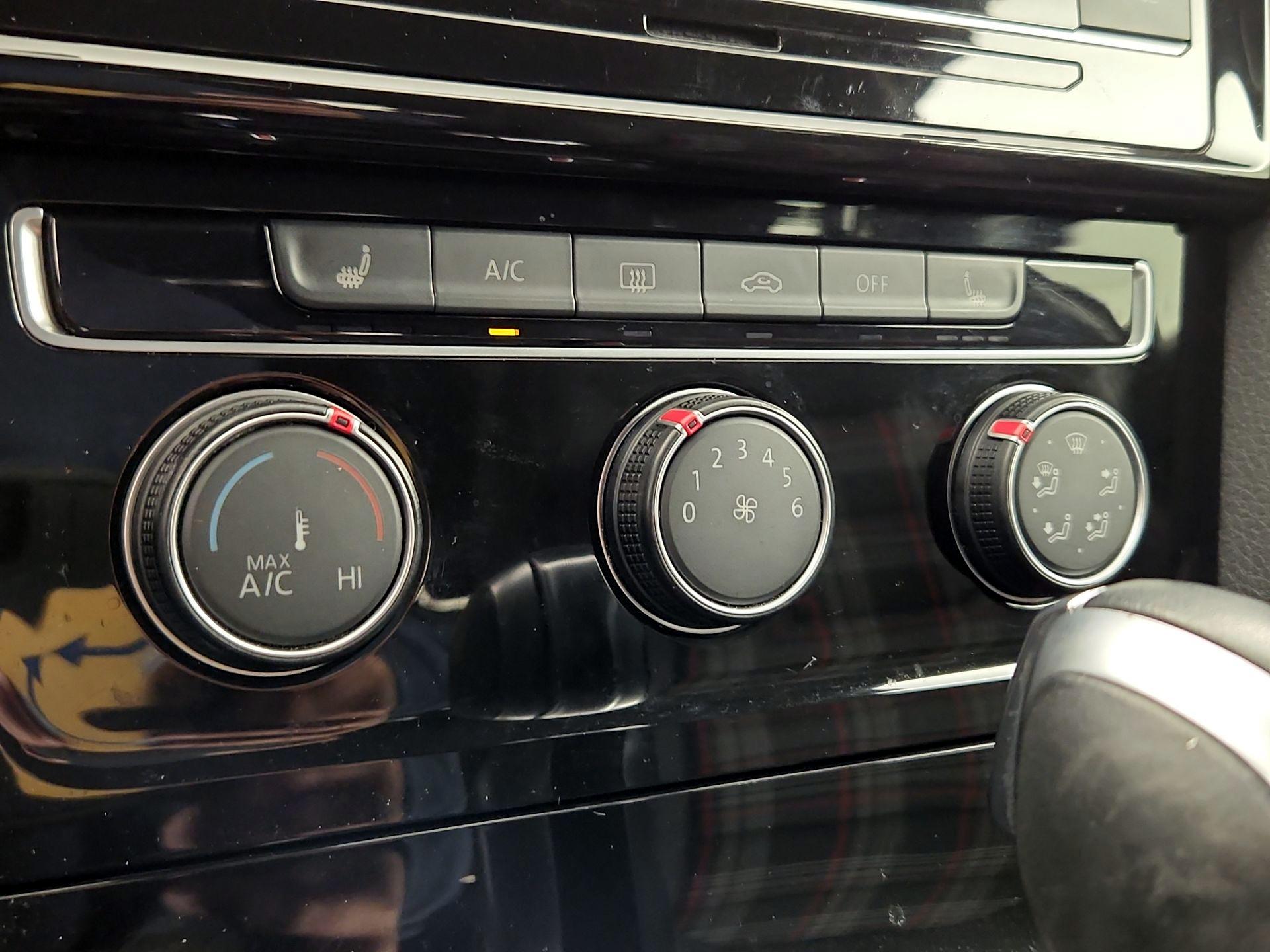 Thumbnail: 2020 Volkswagen Golf - 16