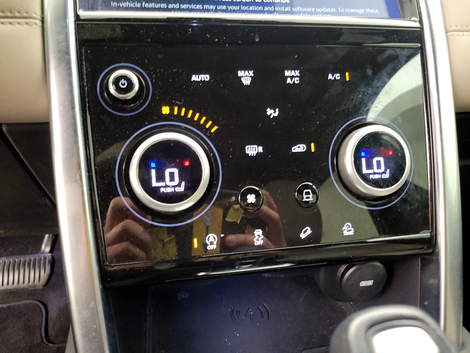 Thumbnail: 2020 Land Rover Discovery Sport - 16