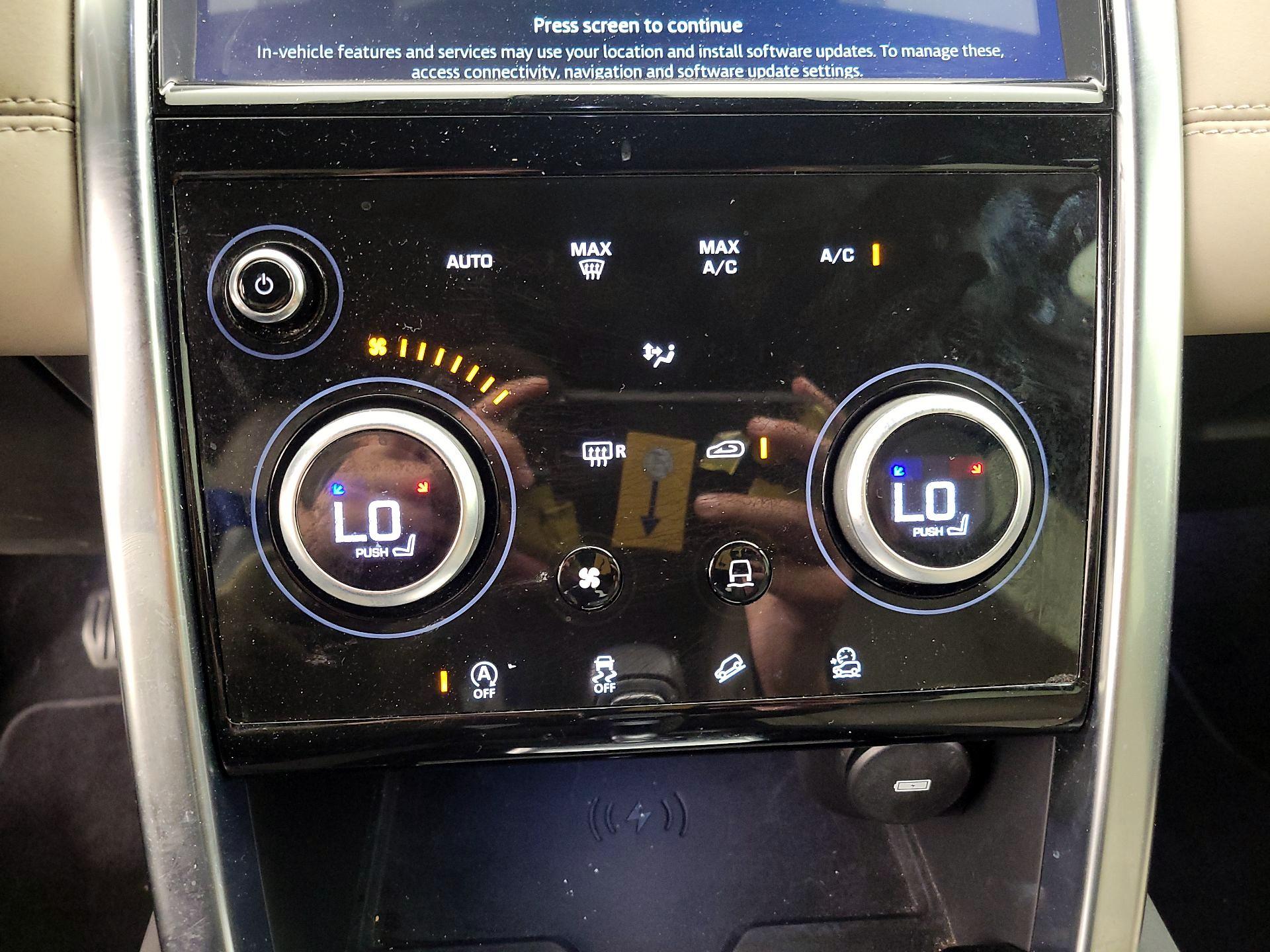 Thumbnail: 2020 Land Rover Discovery Sport - 17