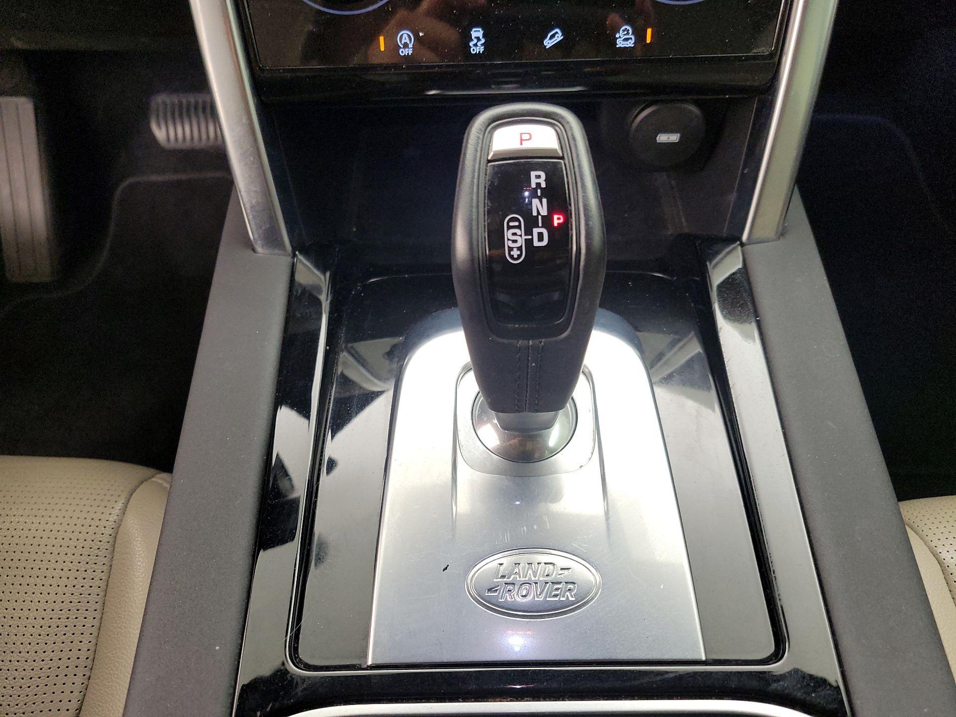 Thumbnail: 2020 Land Rover Discovery Sport - 18