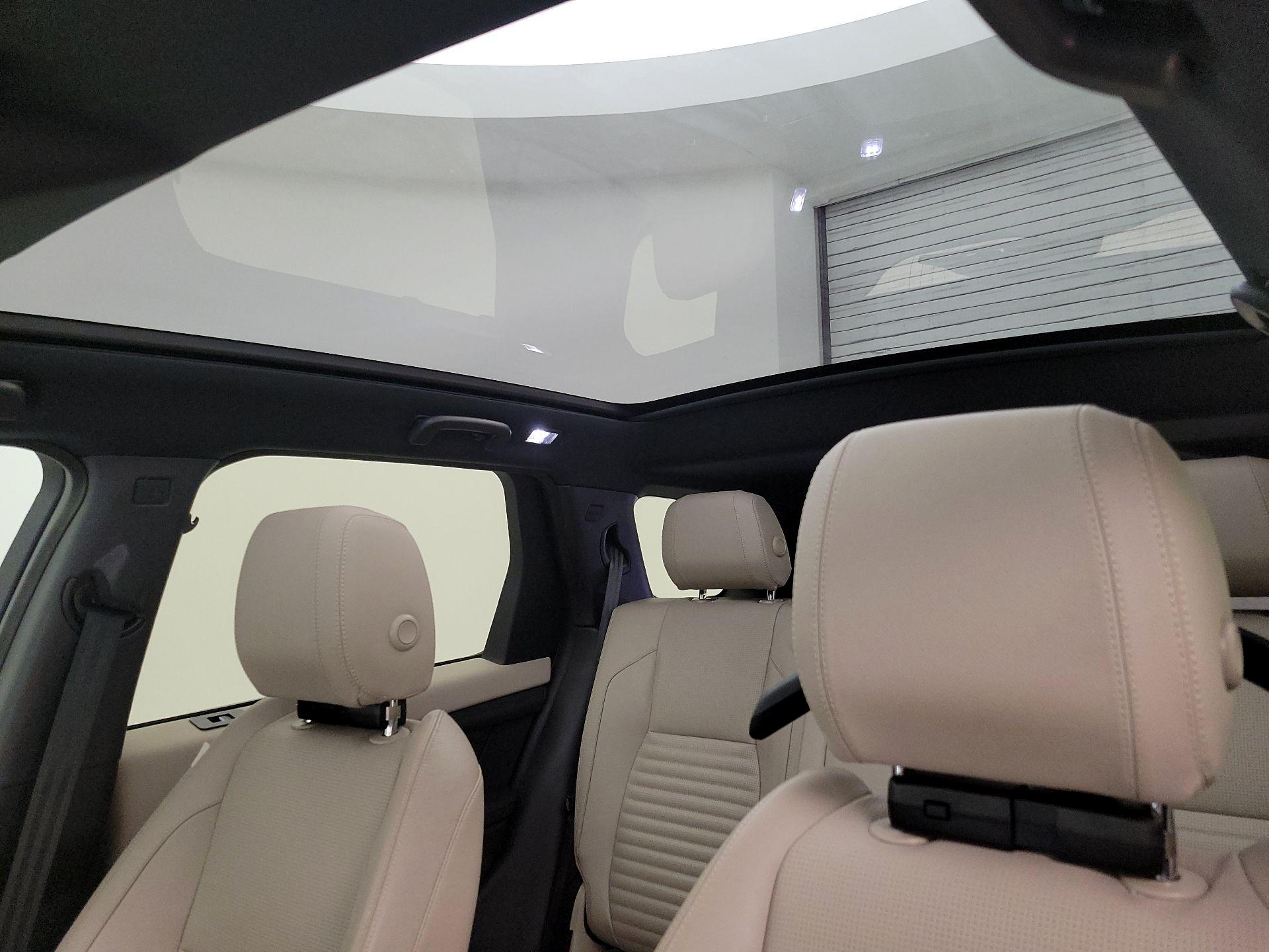 Thumbnail: 2020 Land Rover Discovery Sport - 20