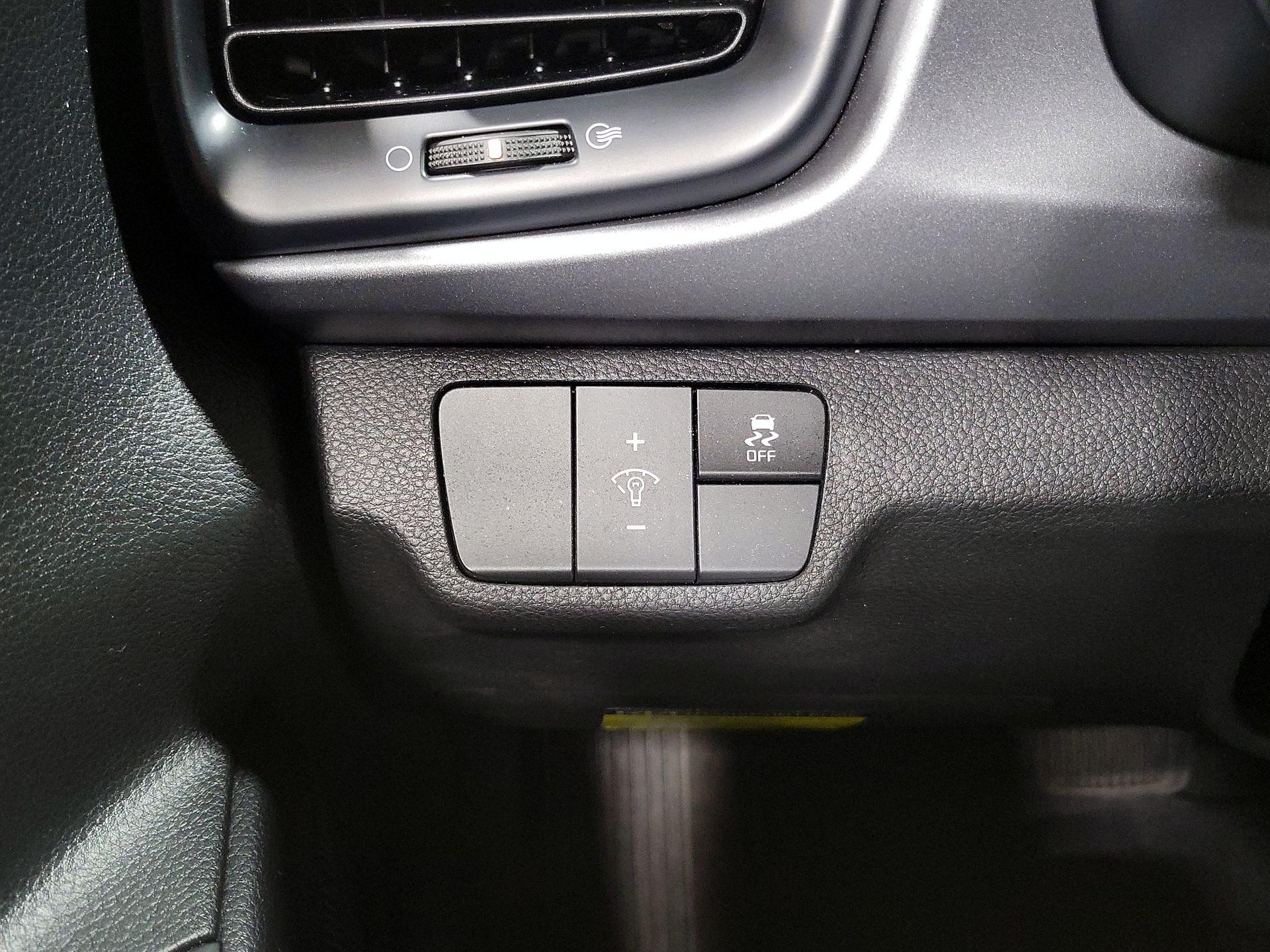 Thumbnail: 2023 Kia Rio - 13