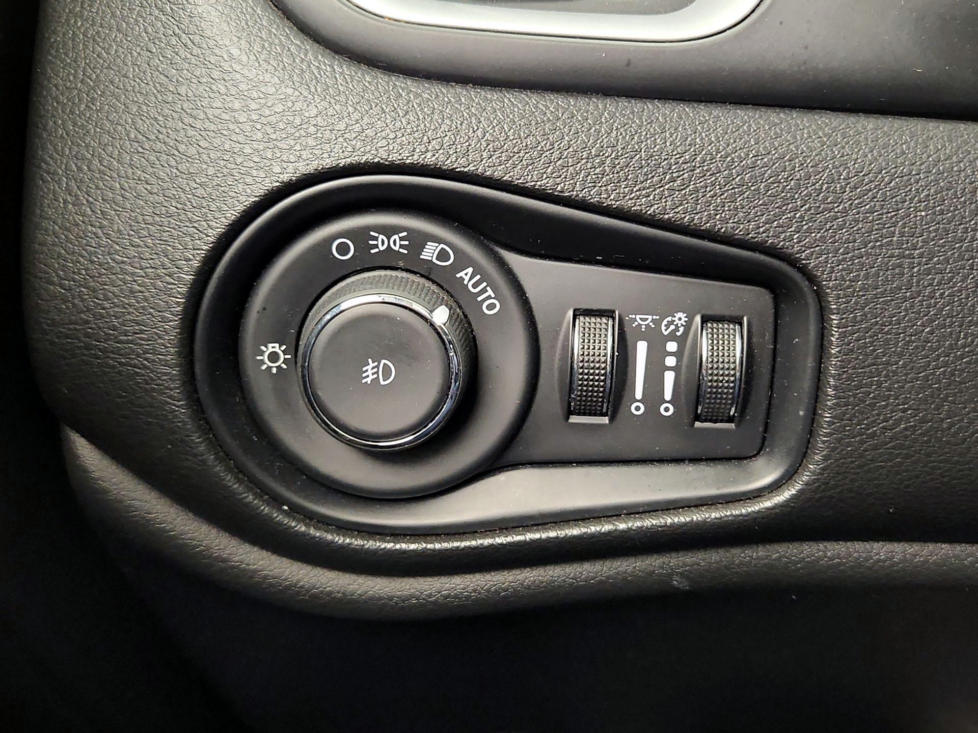 Thumbnail: 2021 Jeep Renegade - 13