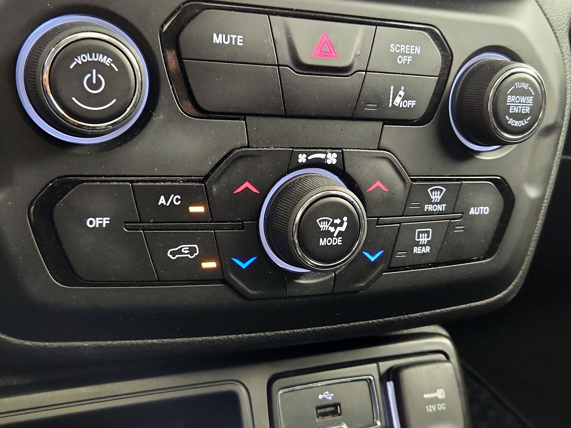 Thumbnail: 2021 Jeep Renegade - 16