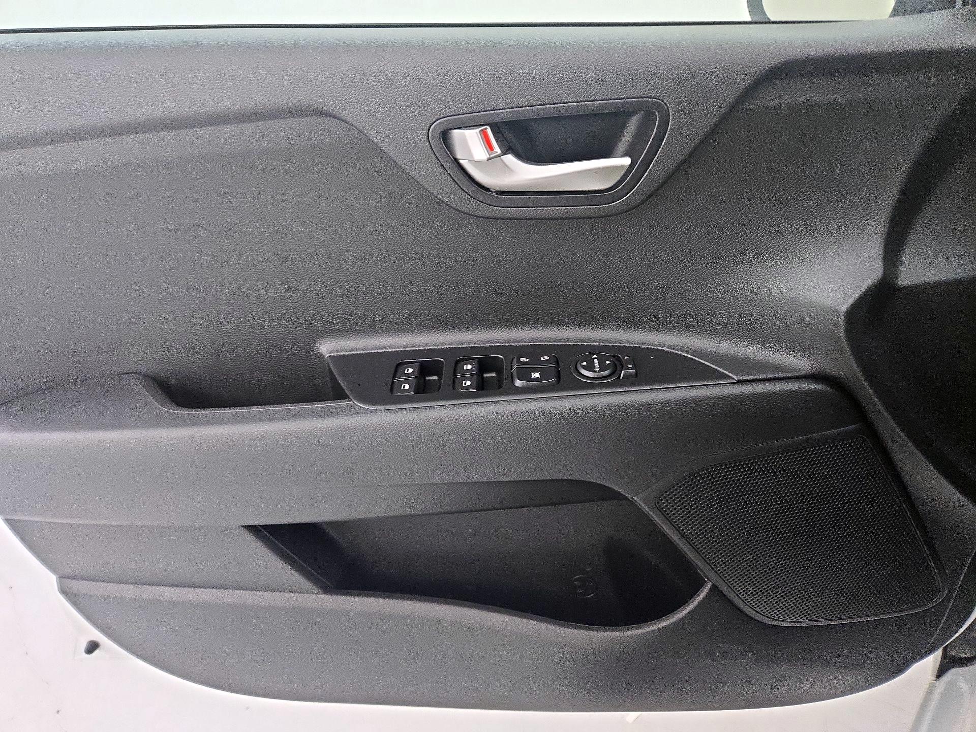 Thumbnail: 2023 Kia Rio - 12